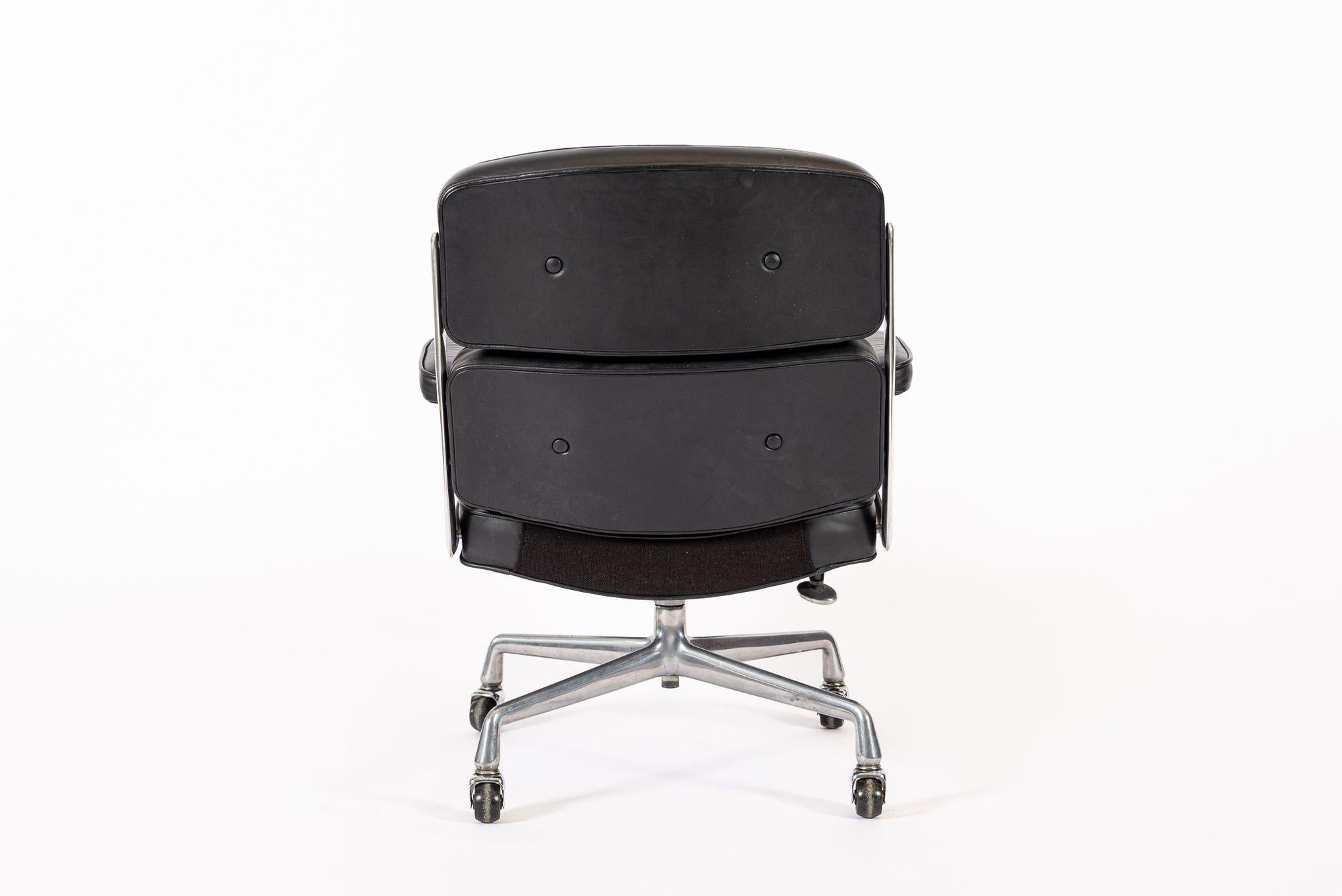 Eames for Herman Miller Time Life Black Leather Office Chair 1981 In Good Condition For Sale In Detroit, MI