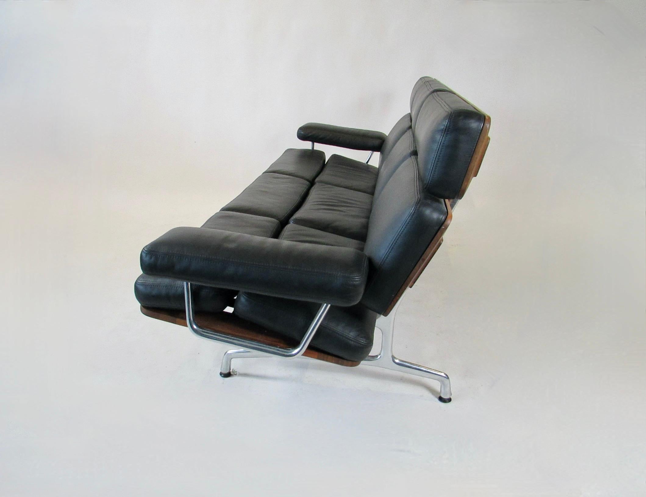 Divano Eames per Herman Miller in pelle nera di noce e alluminio con soft pad in vendita 3