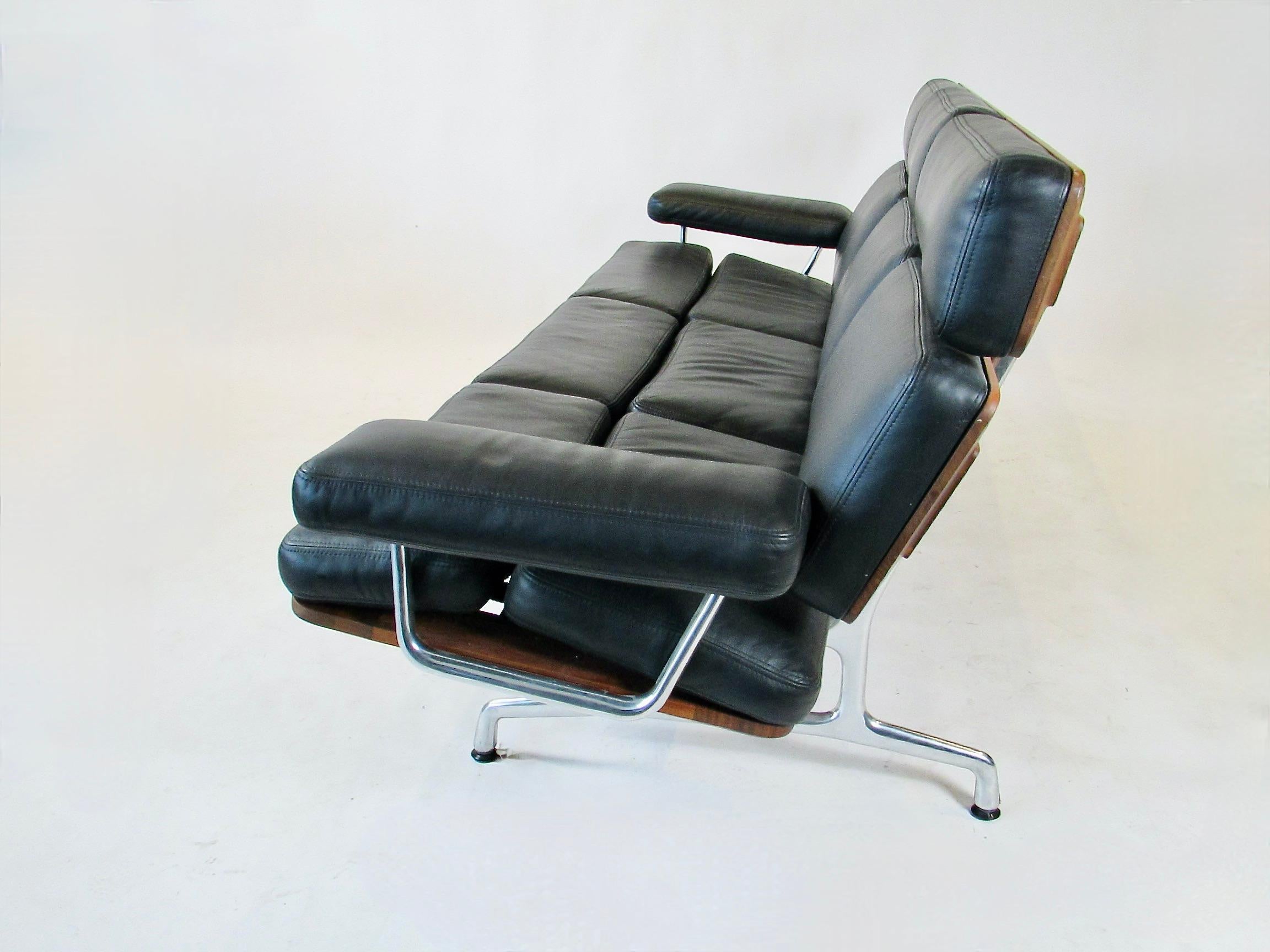 Divano Eames per Herman Miller in pelle nera di noce e alluminio con soft pad in vendita 4