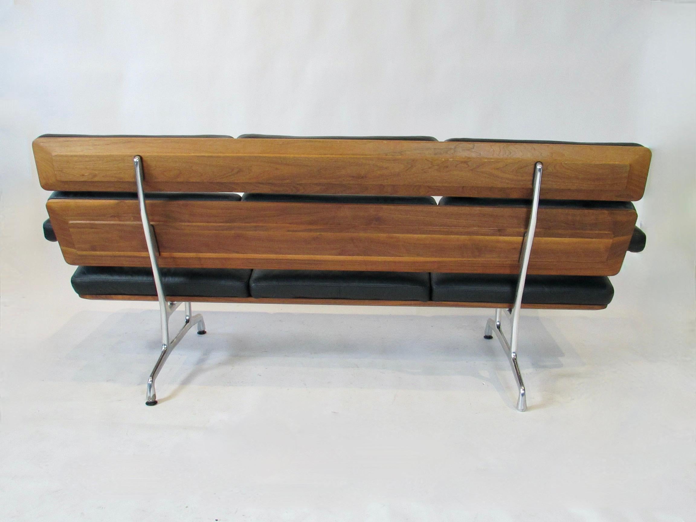 Divano Eames per Herman Miller in pelle nera di noce e alluminio con soft pad in vendita 6