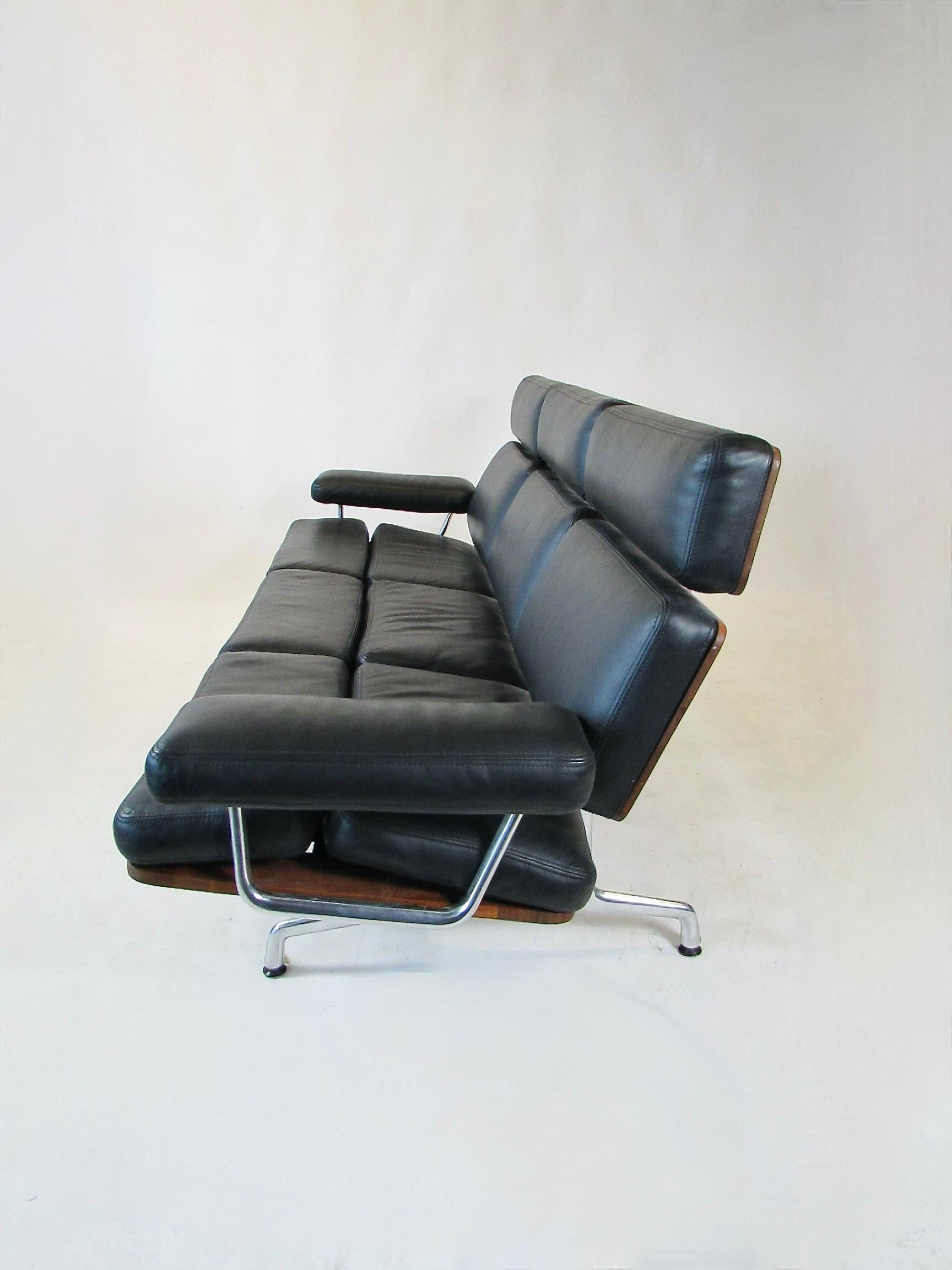 Divano Eames per Herman Miller in pelle nera di noce e alluminio con soft pad in vendita 1