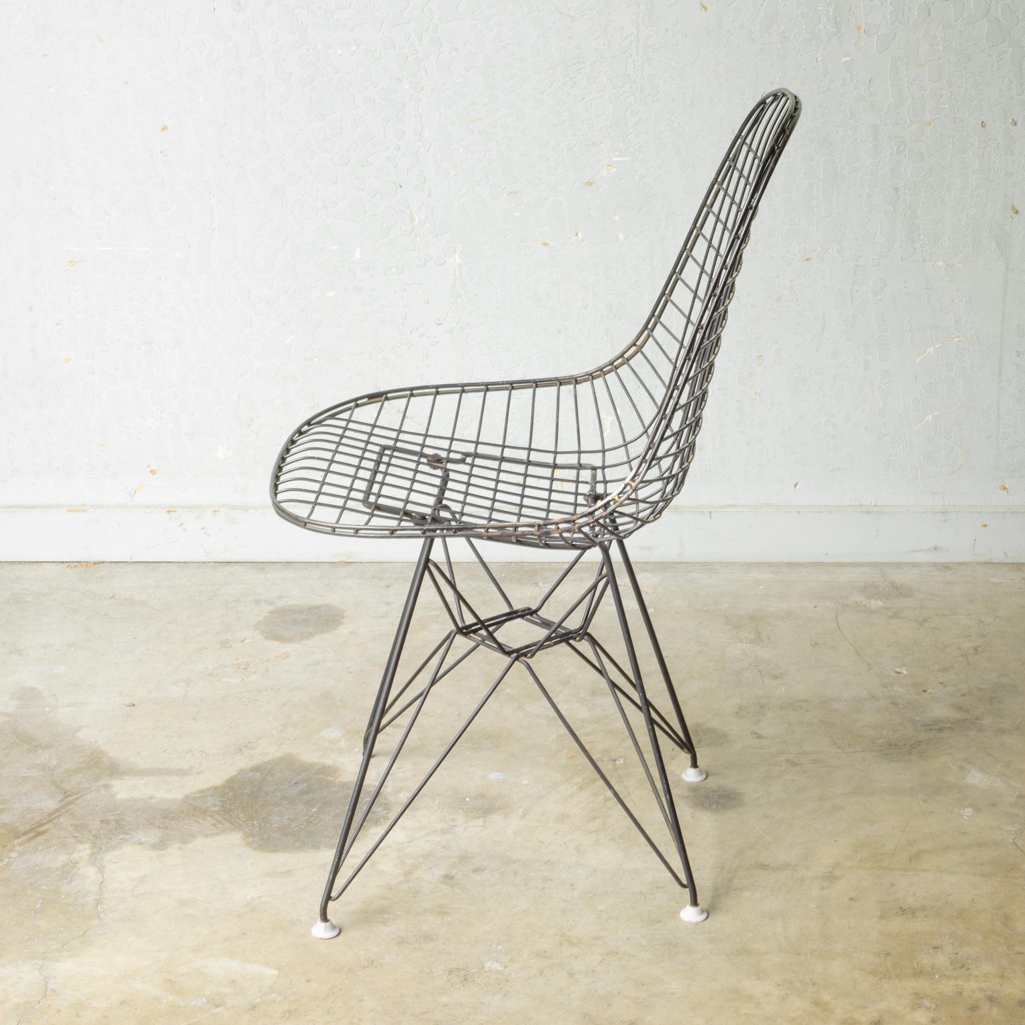 Chaises Eames pour Herman Miller Wire DKR, vers 1950 Le prix indiqué est celui de la chaise 9