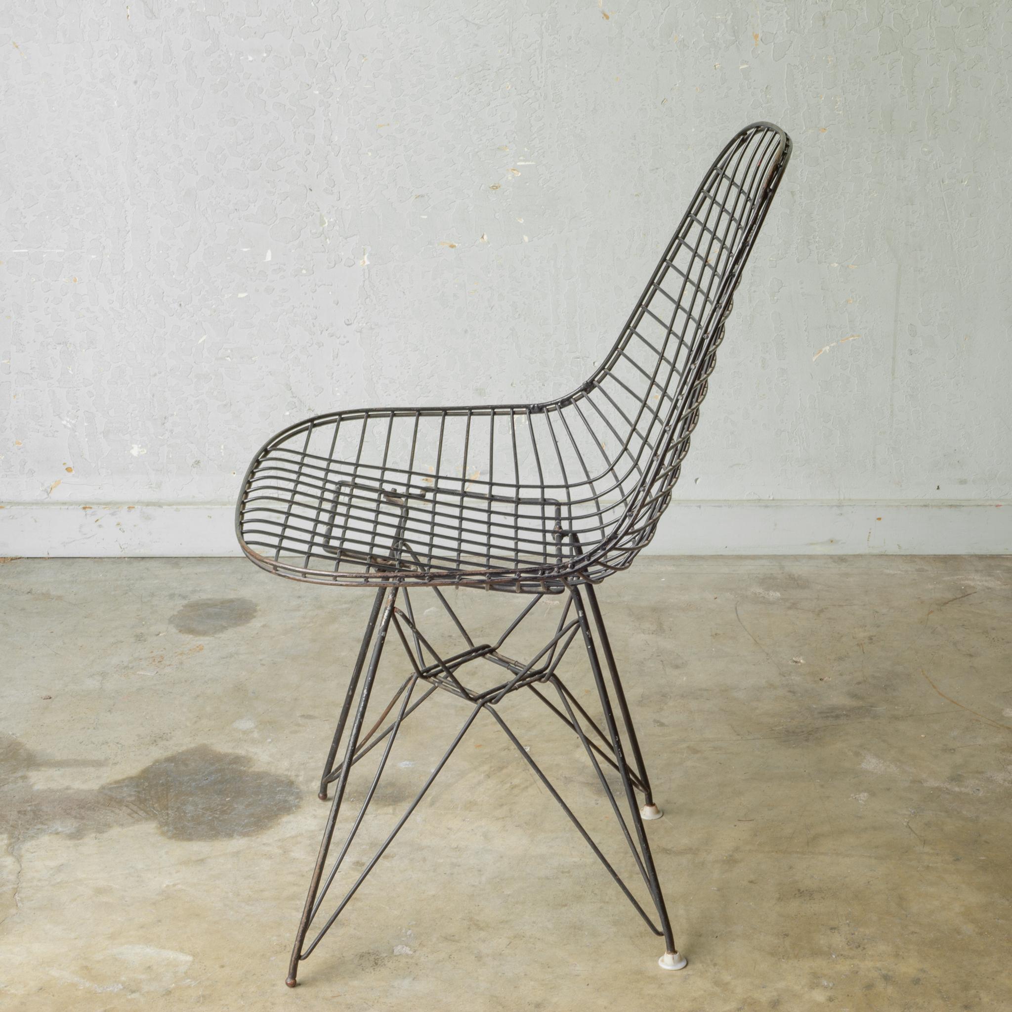 20ième siècle Chaises Eames pour Herman Miller Wire DKR, vers 1950 Le prix indiqué est celui de la chaise