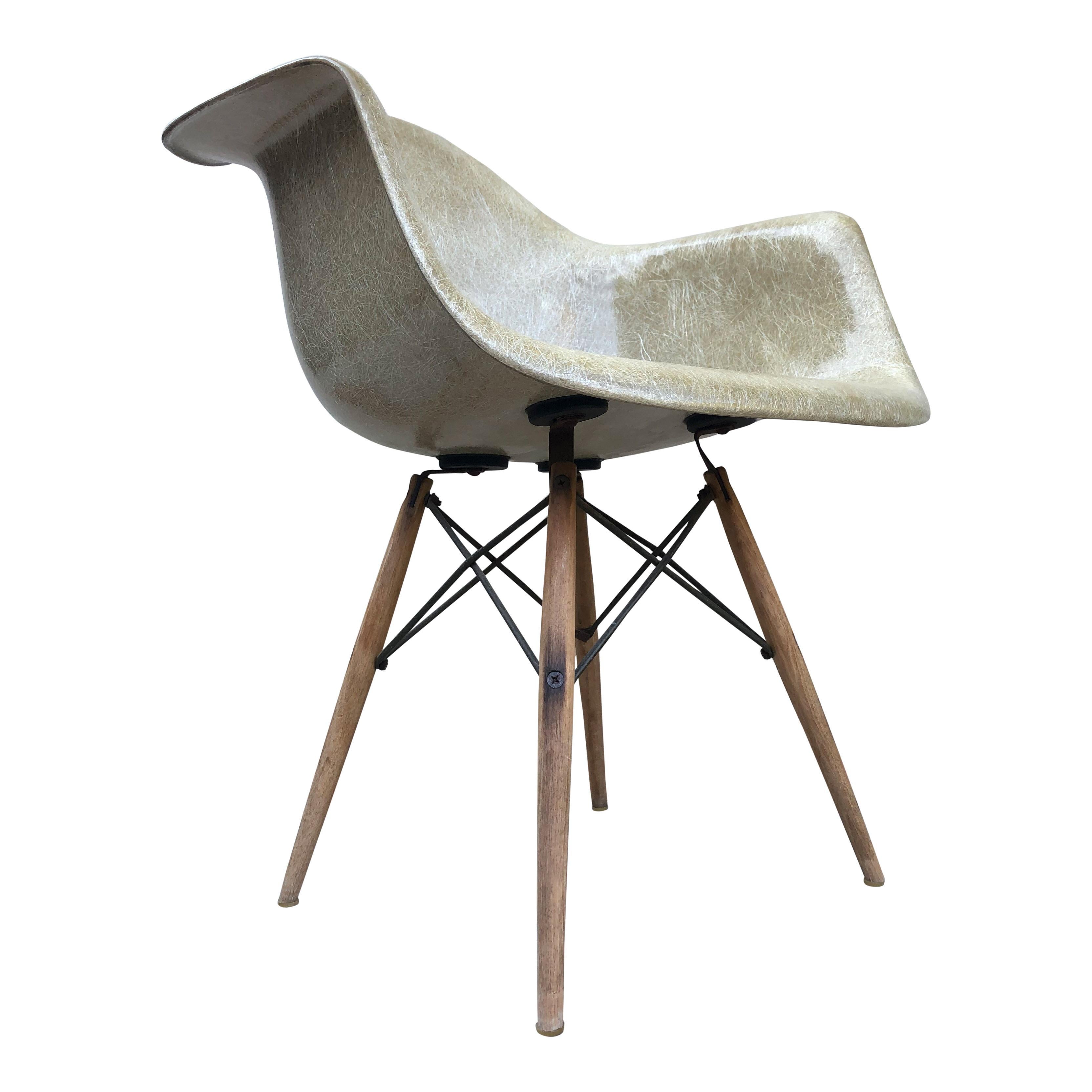 Fiberglass Eames for Herman Miller Zenith Daw Dowel Base Chair, for Mid-Century Collectors