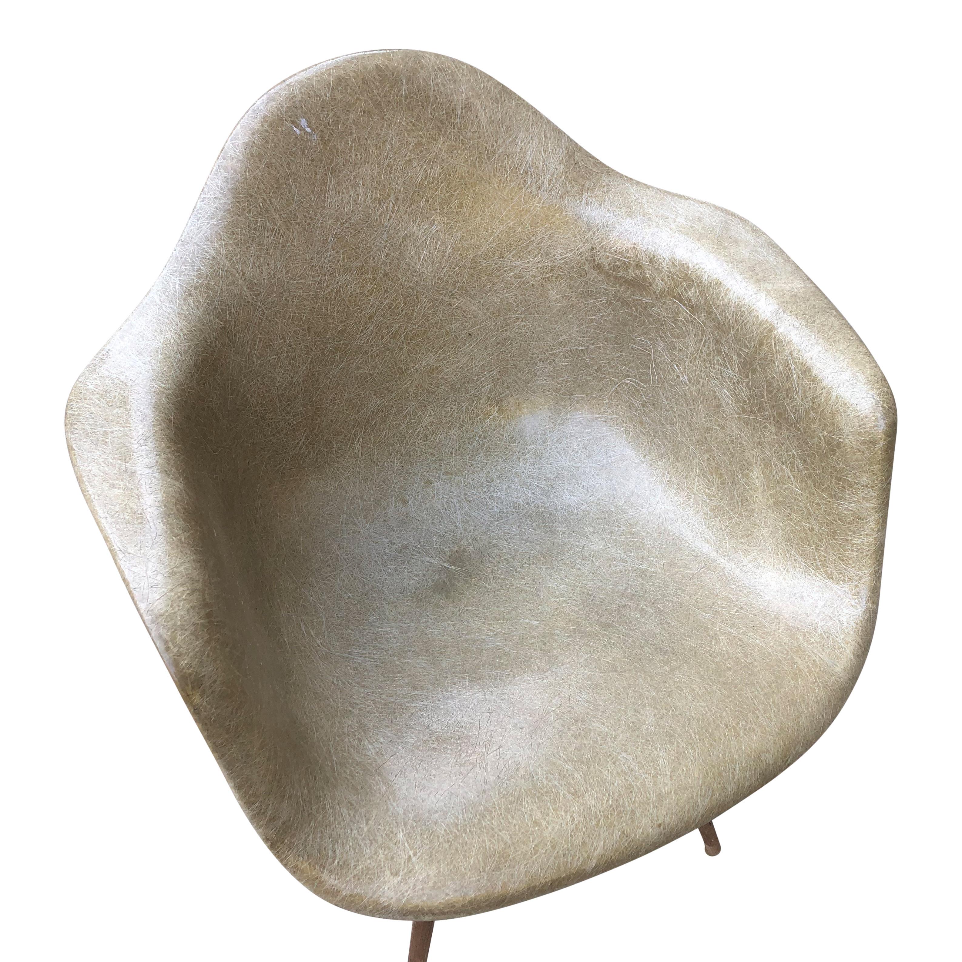 Mid-Century Modern Eames for Herman Miller Zenith Daw Dowel Base Chair, for Mid-Century Collectors