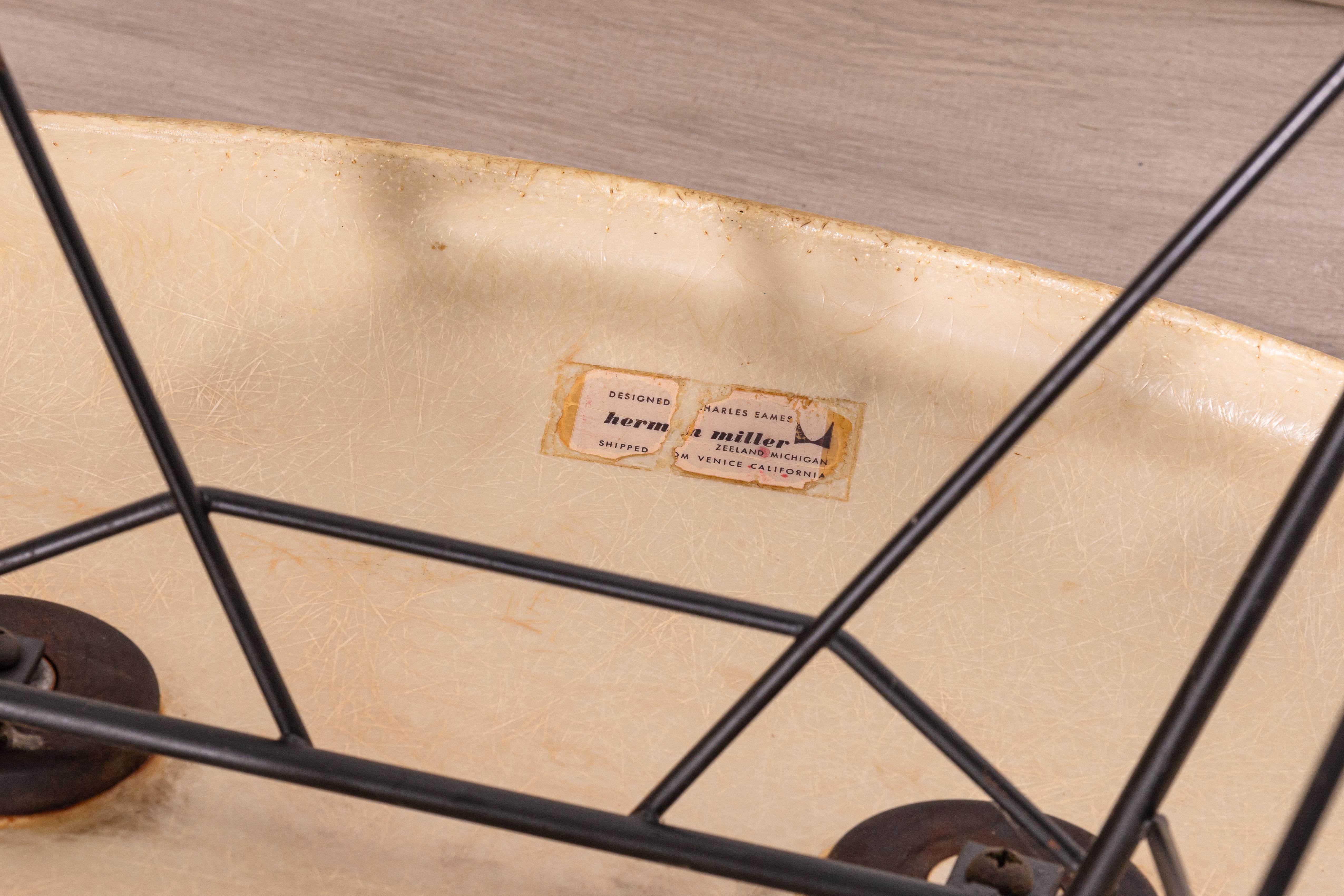 Eames für Herman Miller Zenith RAR Schaukelstuhl mit Seilkante Originalfuß 1950 (Kunststoff) im Angebot
