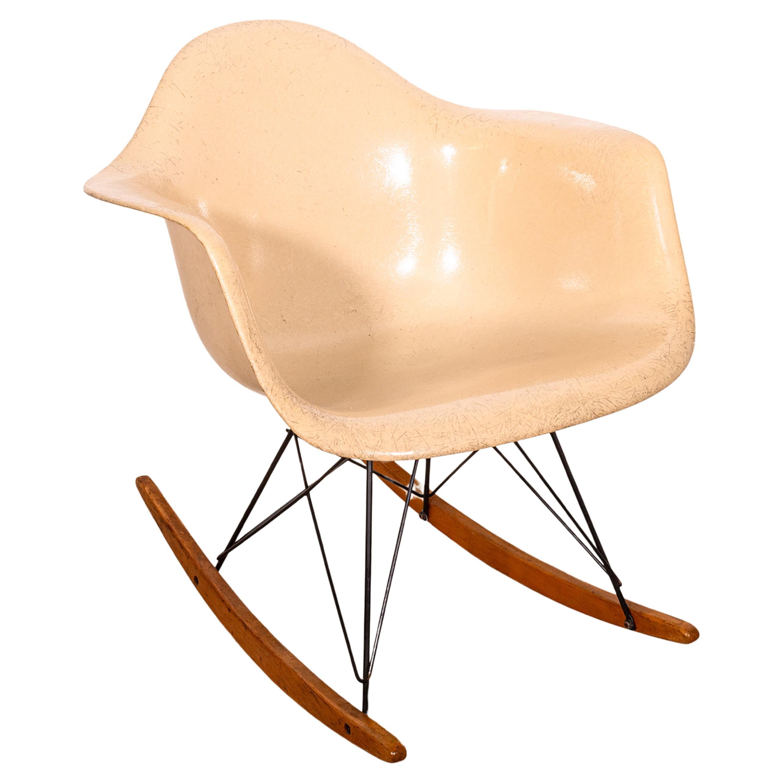 Eames for Herman Miller Zenith RAR Rocking Chair with Rope Edge Original Base 1950 en vente