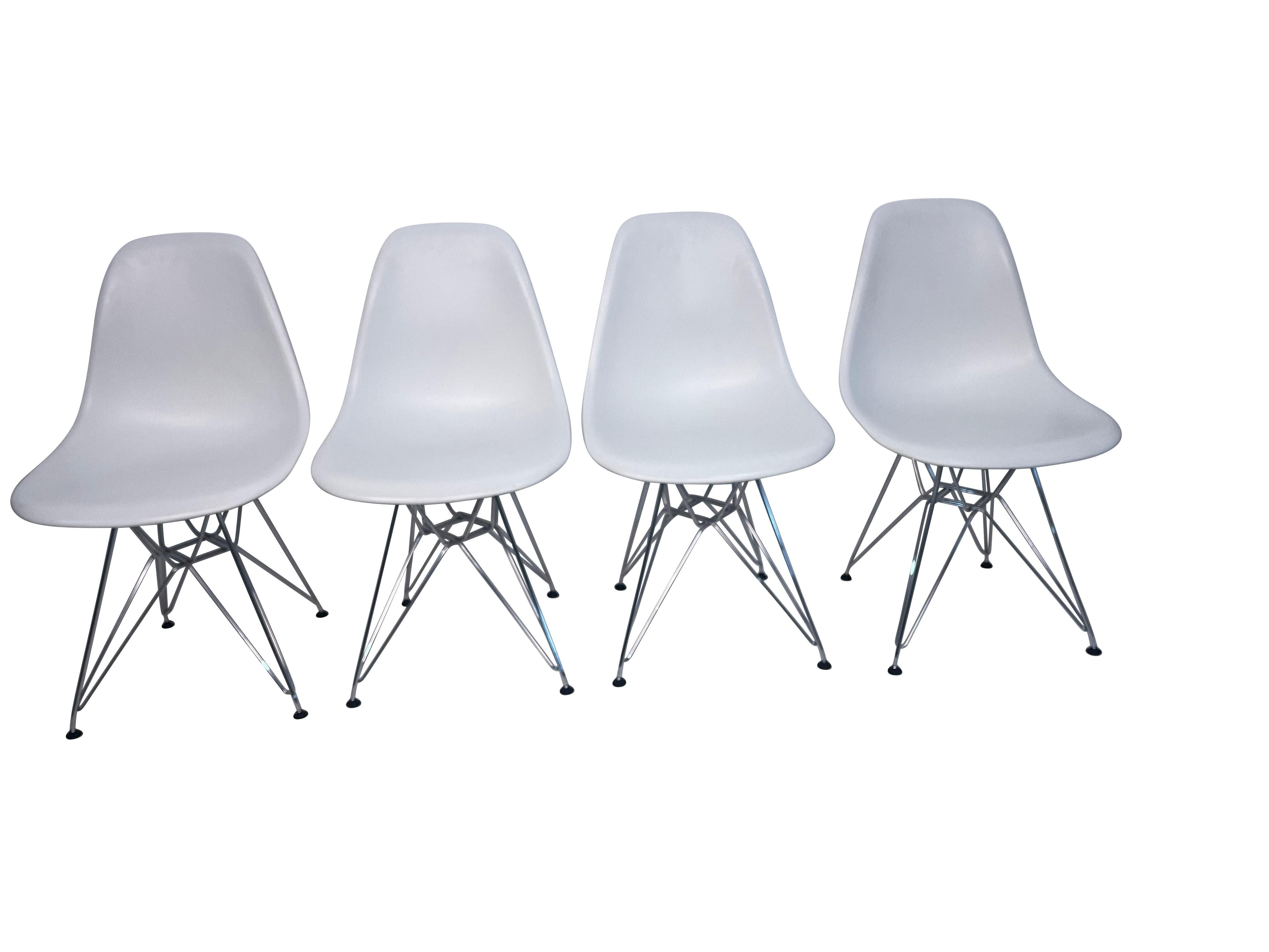 Eames For Knoll Four Molded White Plastic Chairs with Eiffel Tower Bases In Good Condition For Sale In Essex, MA