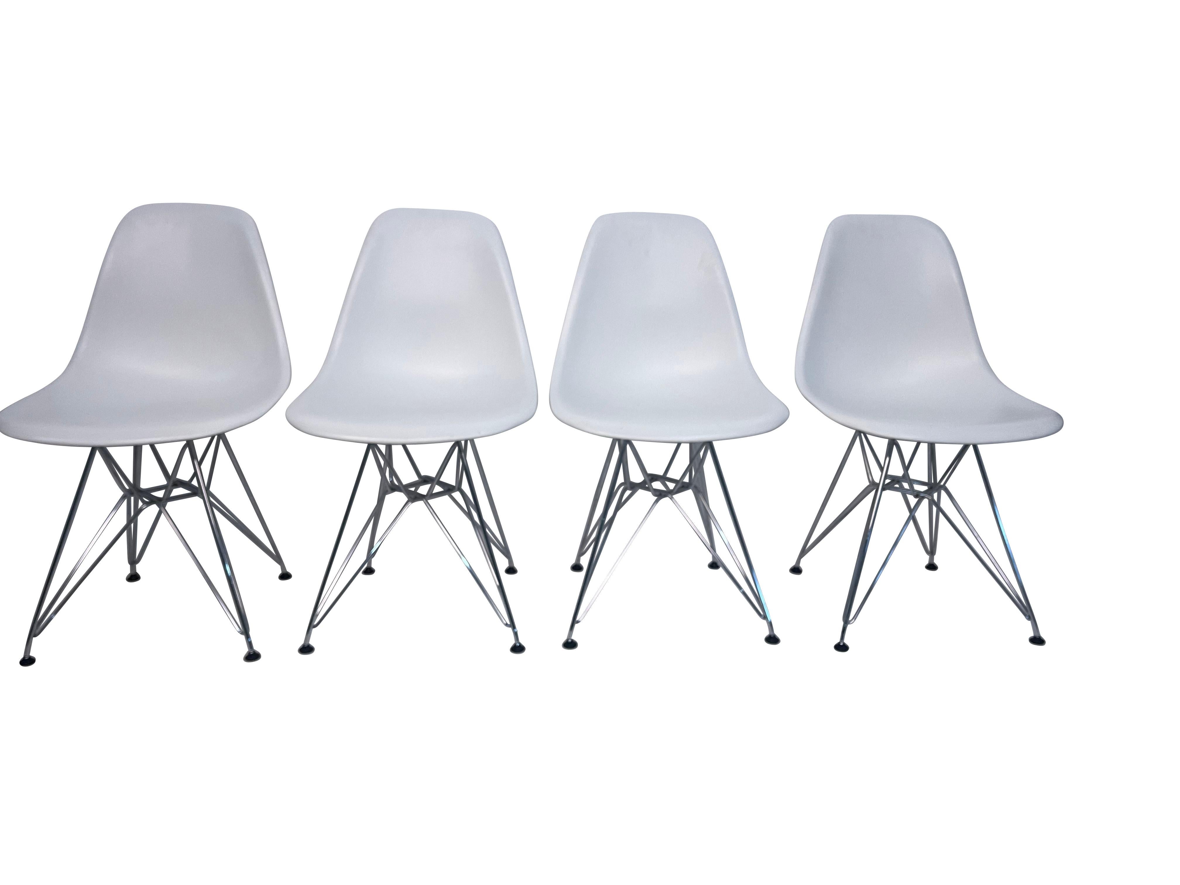 20th Century Eames For Knoll Four Molded White Plastic Chairs with Eiffel Tower Bases For Sale
