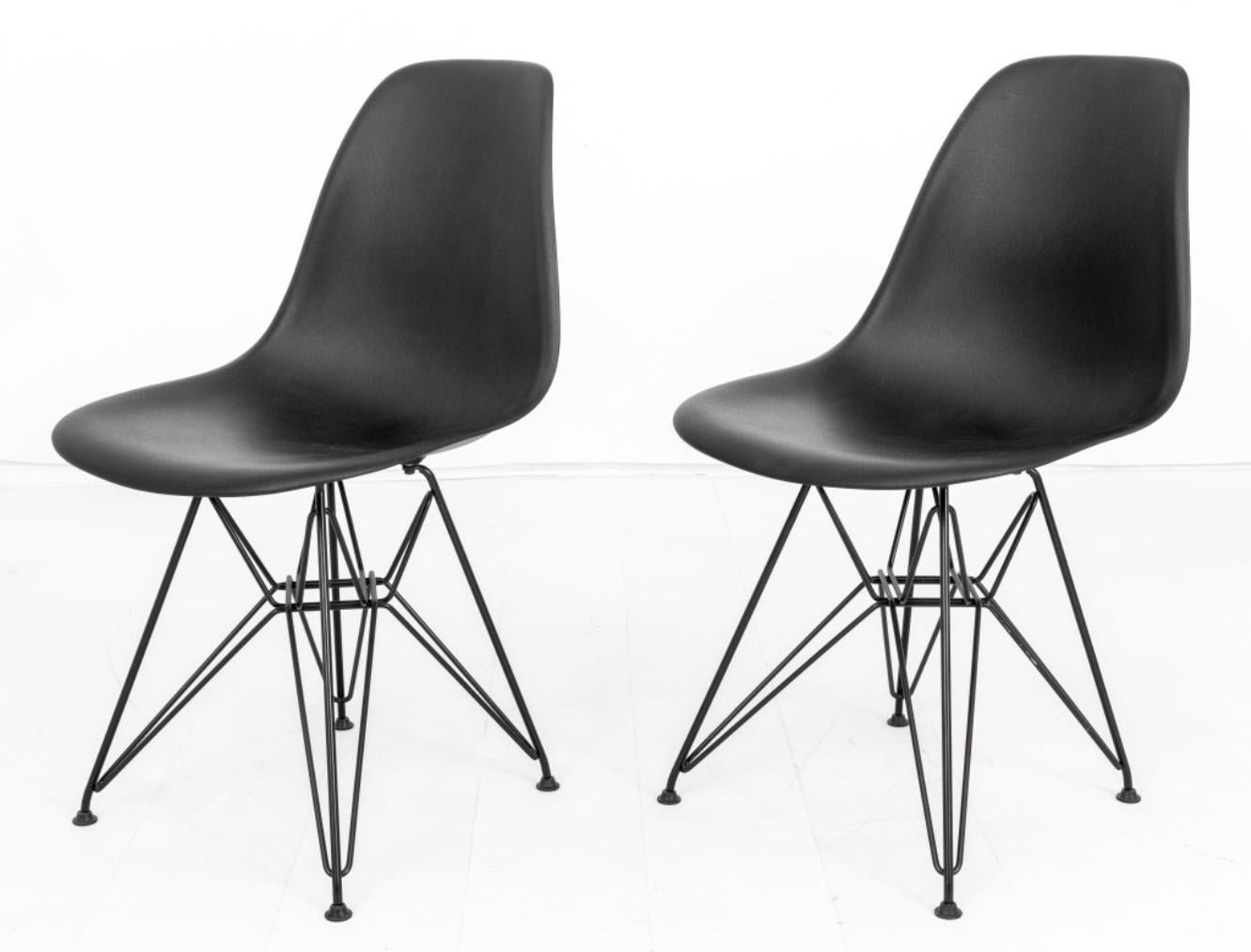 Mid-Century Modern Eames for Miller Black Shell Side Chairs, Pair For Sale