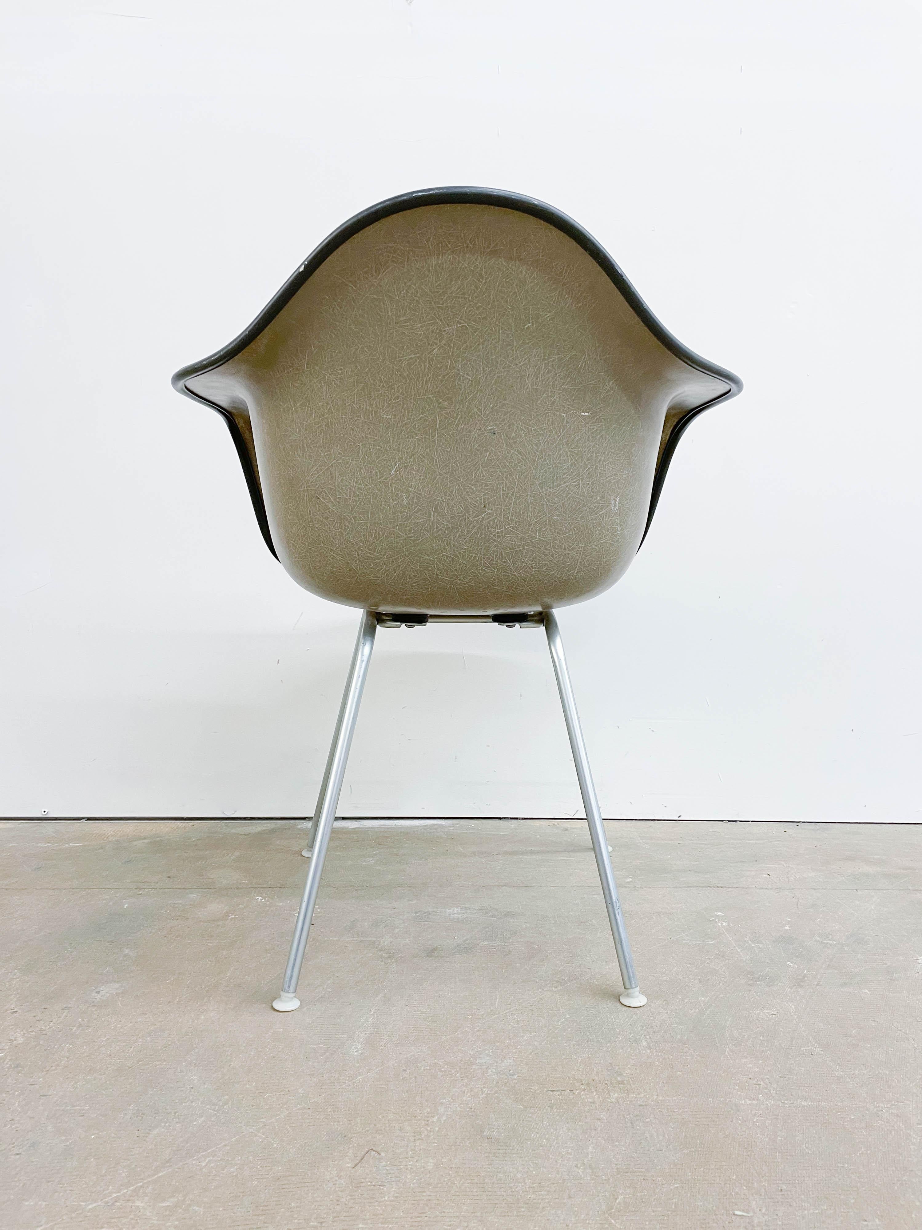 Eames Girard Armchair by Herman Miller For Sale 3
