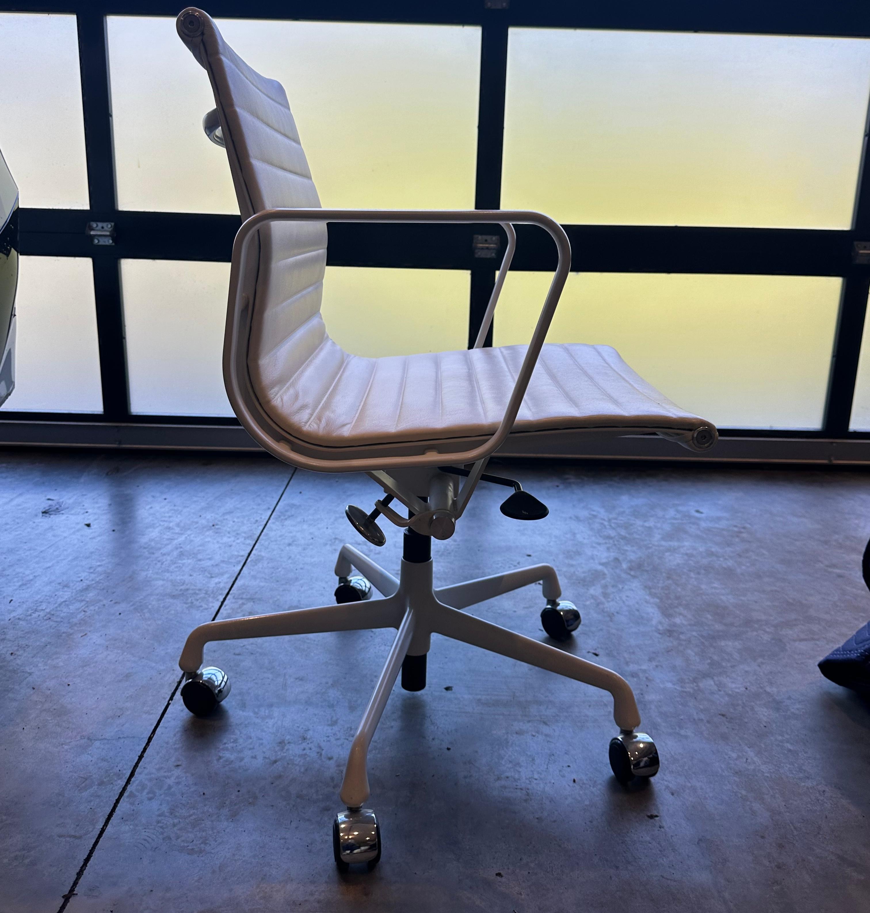 Silla de dirección del Grupo Eames de Herman Miller en Excelente estado para la venta en San Francisco, CA