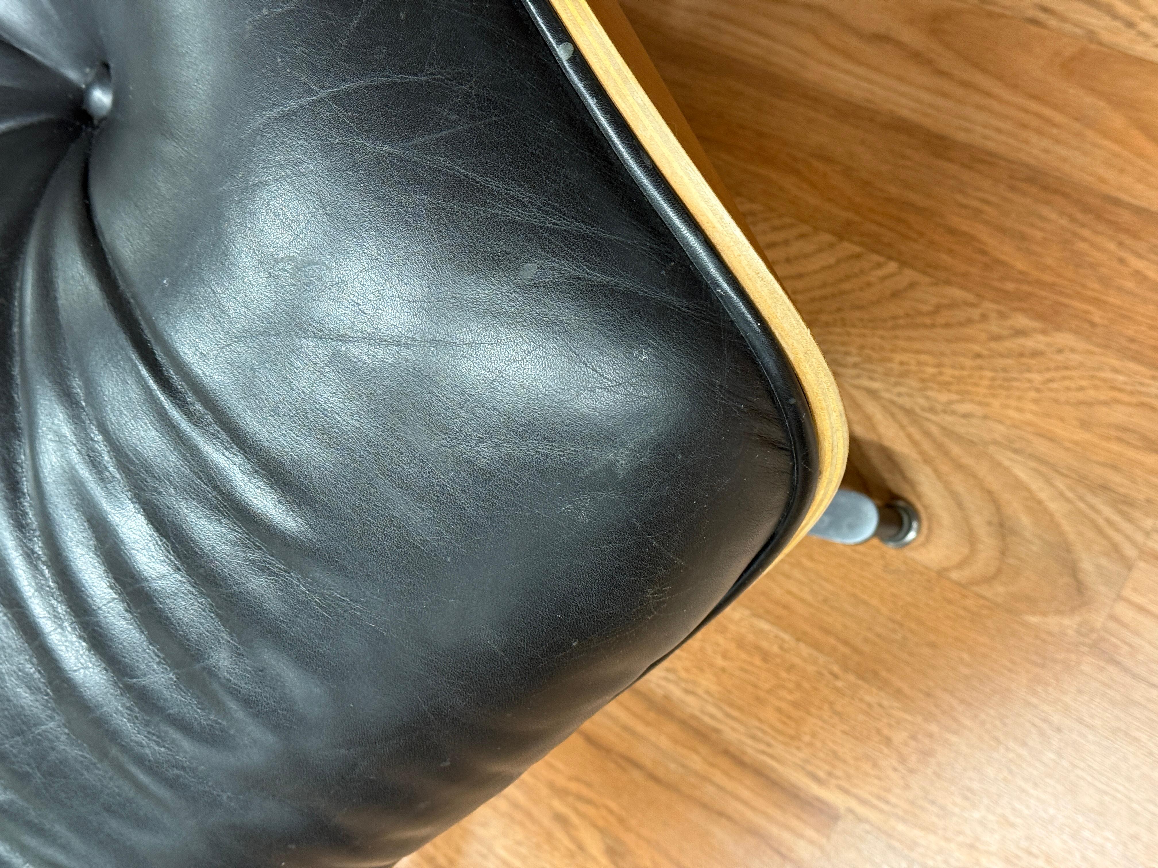 20th Century Eames Herman Miller 671 Ottoman in Black Leather and Cherry