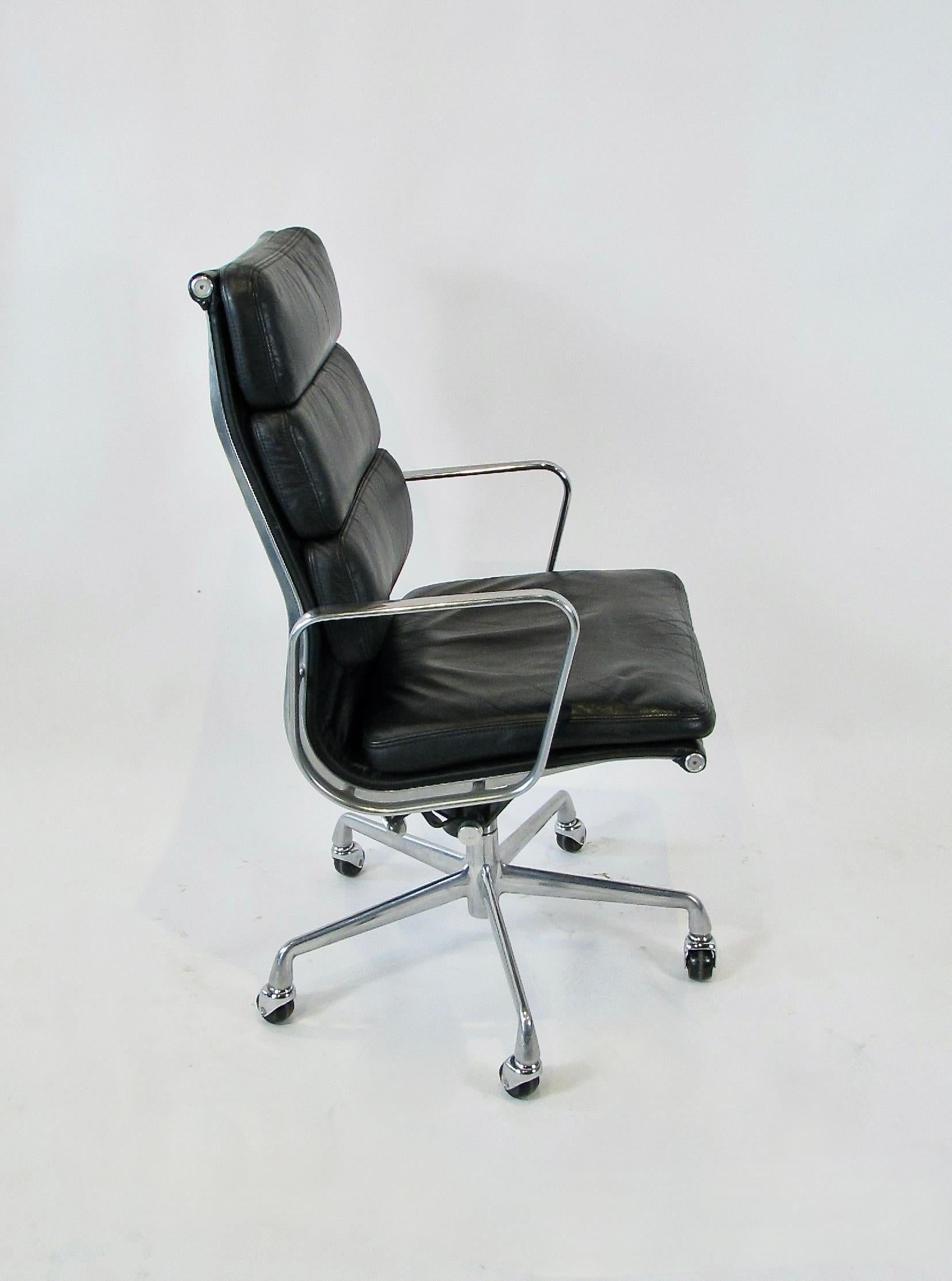 Mid-Century Modern Eames Herman Miller Aluminum Group black leather swivel tilt soft pad chair For Sale