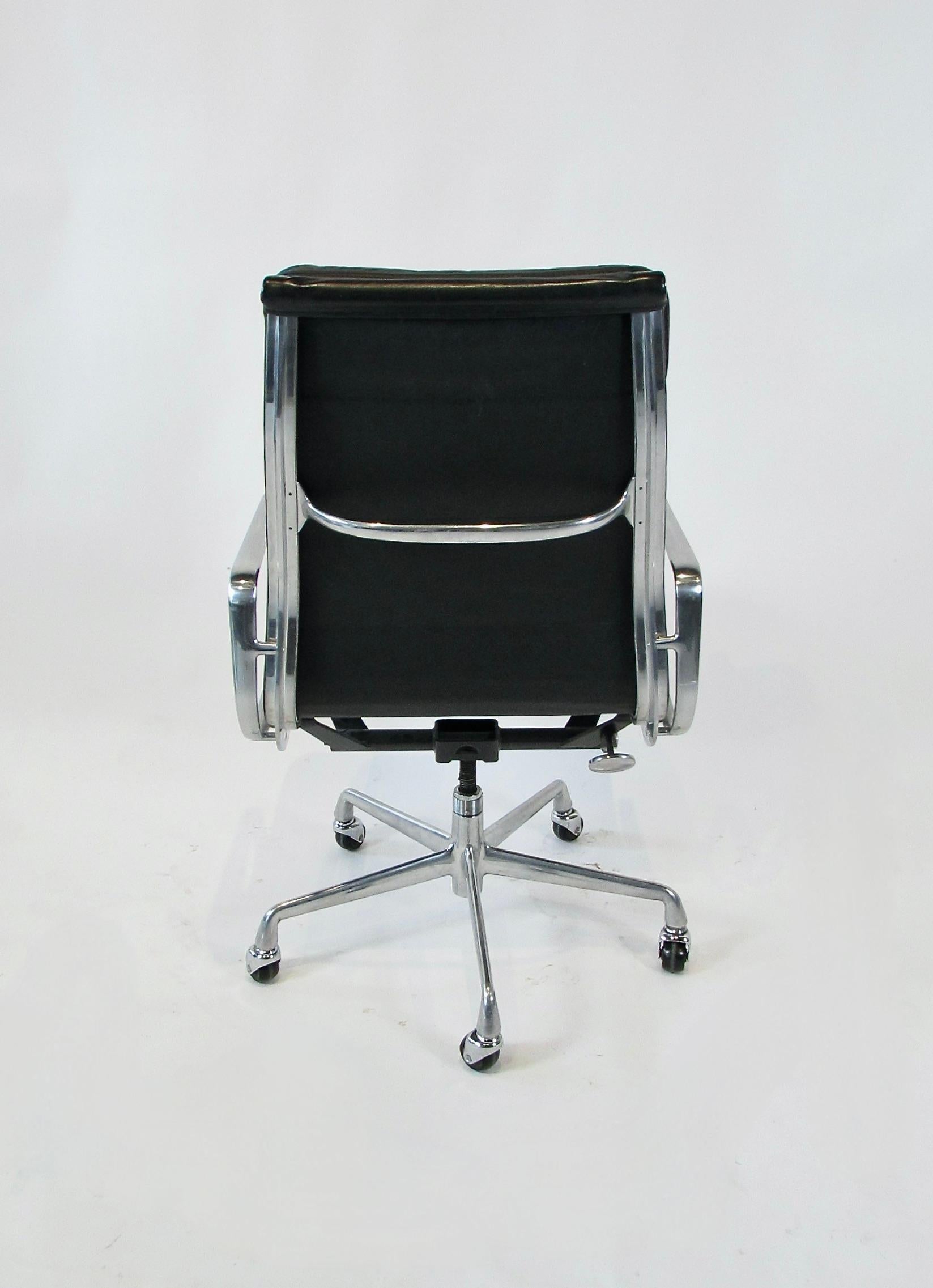 American Eames Herman Miller Aluminum Group black leather swivel tilt soft pad chair For Sale