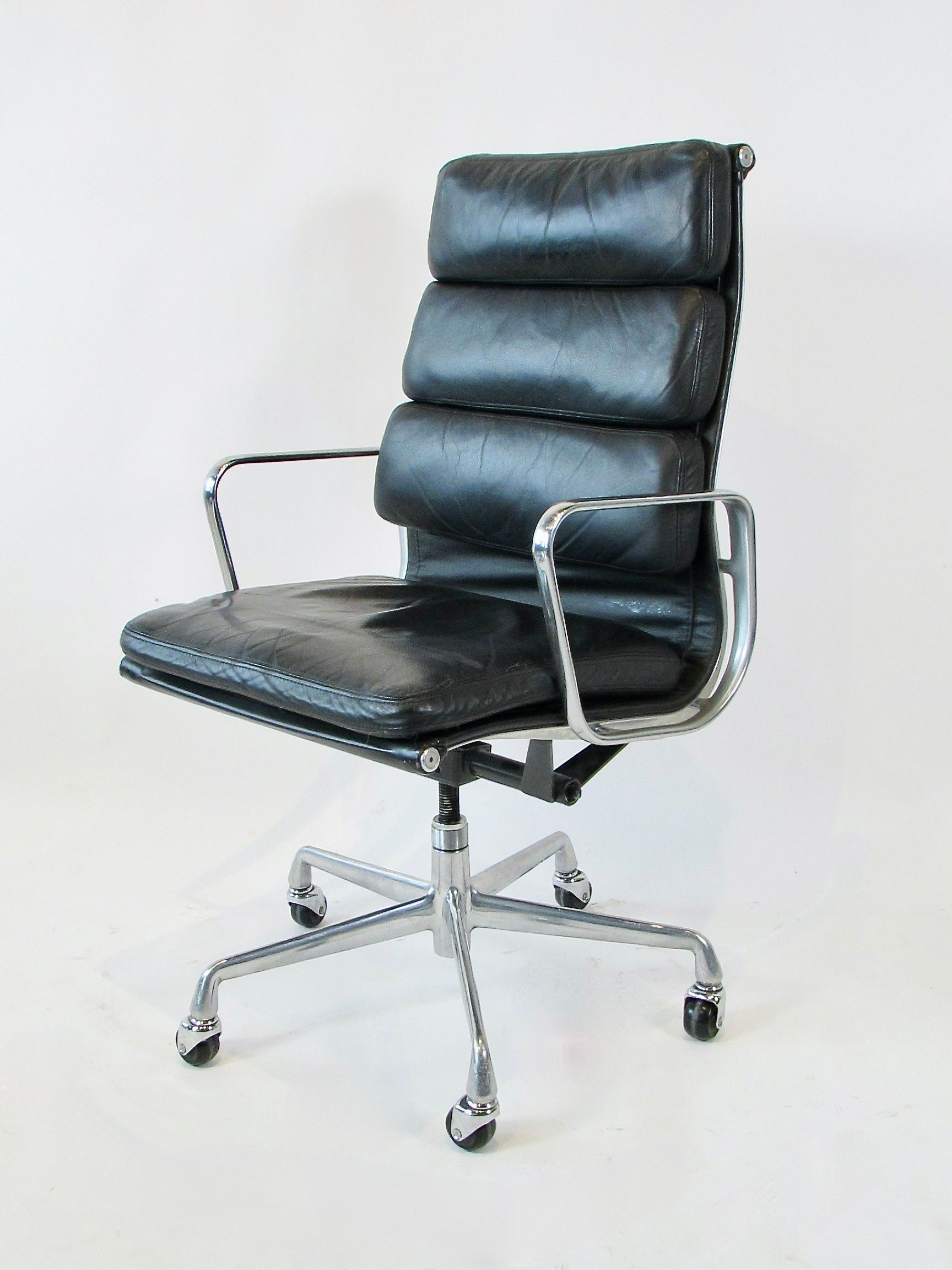 20th Century Eames Herman Miller Aluminum Group black leather swivel tilt soft pad chair For Sale