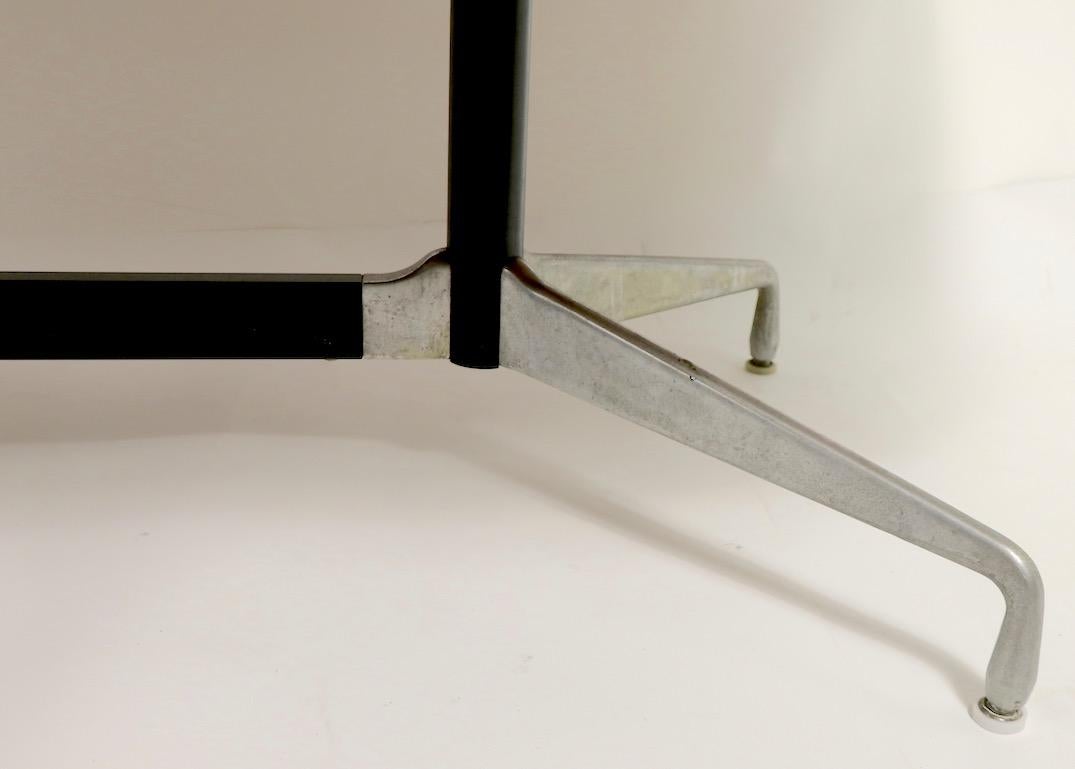eames aluminum group table