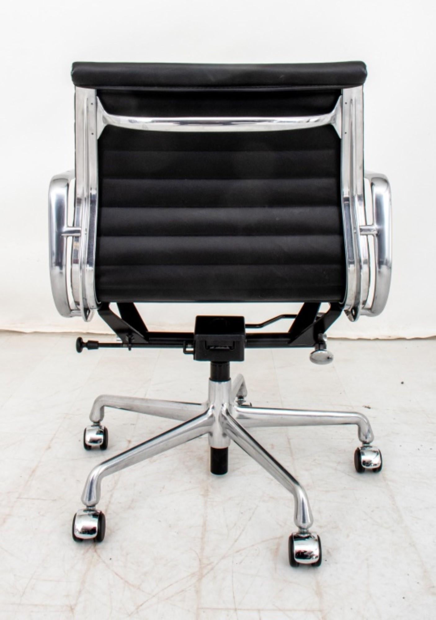 20th Century Eames Herman Miller Aluminum Group Desk Chair