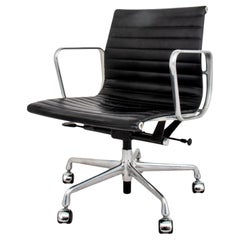 Chaise de bureau de groupe Eames Herman Miller en aluminium