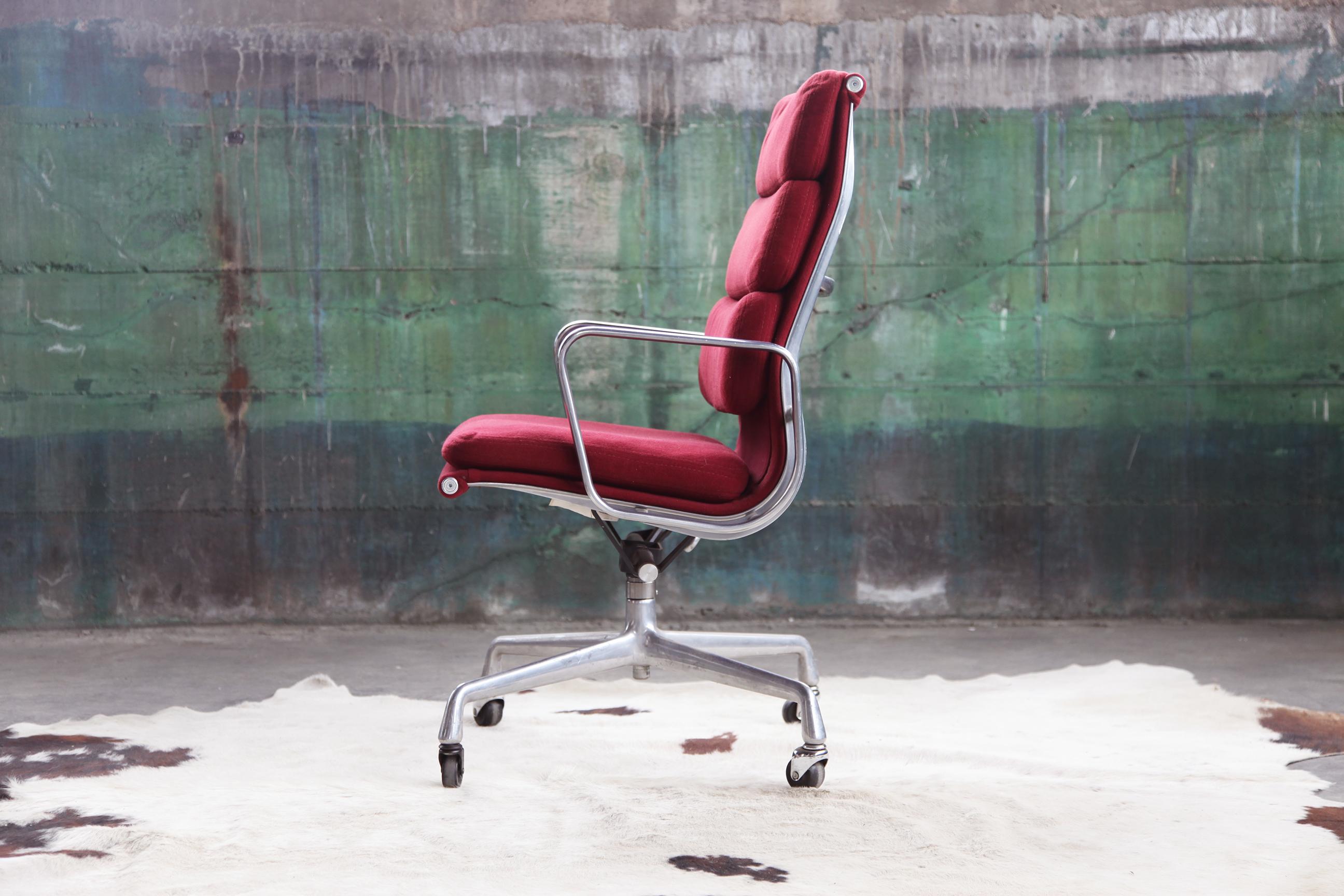 Eames Herman Miller Aluminium Liege-Bürostuhl - One Piece, 1980er Jahre im Angebot 2