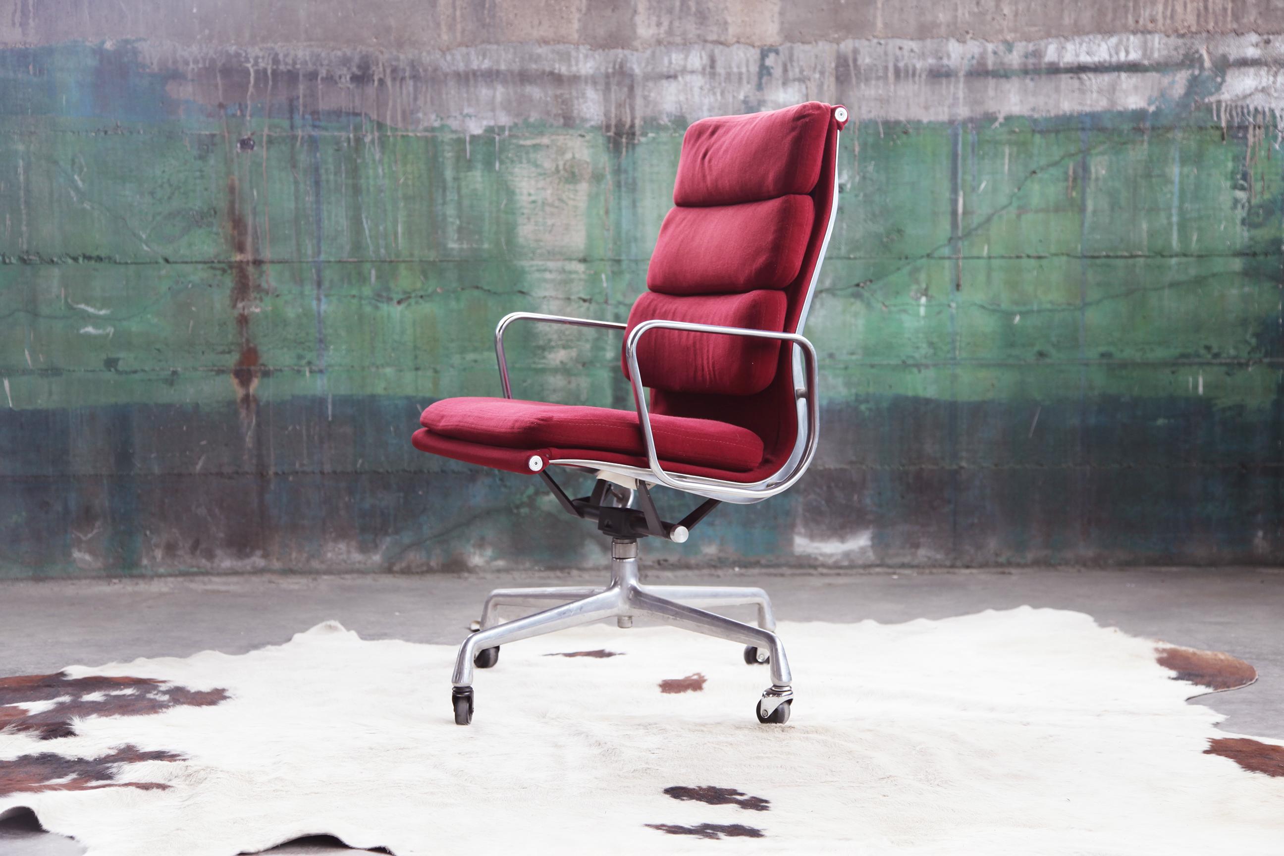 Eames Herman Miller Aluminium Liege-Bürostuhl - One Piece, 1980er Jahre im Angebot 3