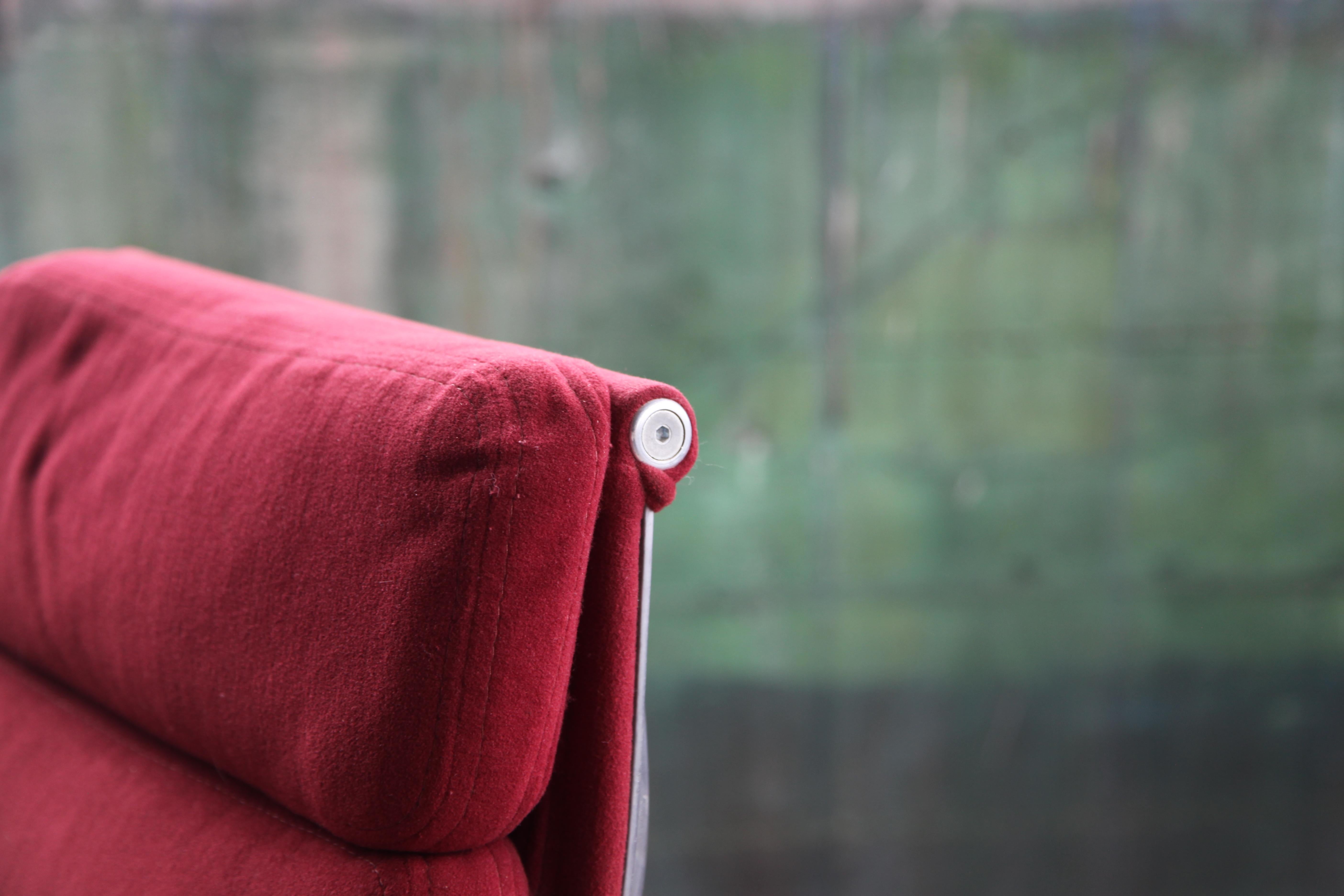 Eames Herman Miller Aluminium Liege-Bürostuhl - One Piece, 1980er Jahre im Angebot 4