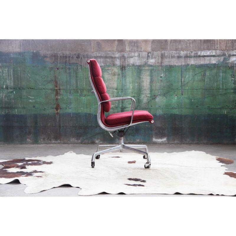 Here is a rare opportunity to purchase an incredible vintage in-tact original Herman Miller soft pad Executive Lounge or Office chair from the 1980s!!

Chrome, Wool, vintage aluminum group, Metal, textile, lounge chair, accent chair, side chair,