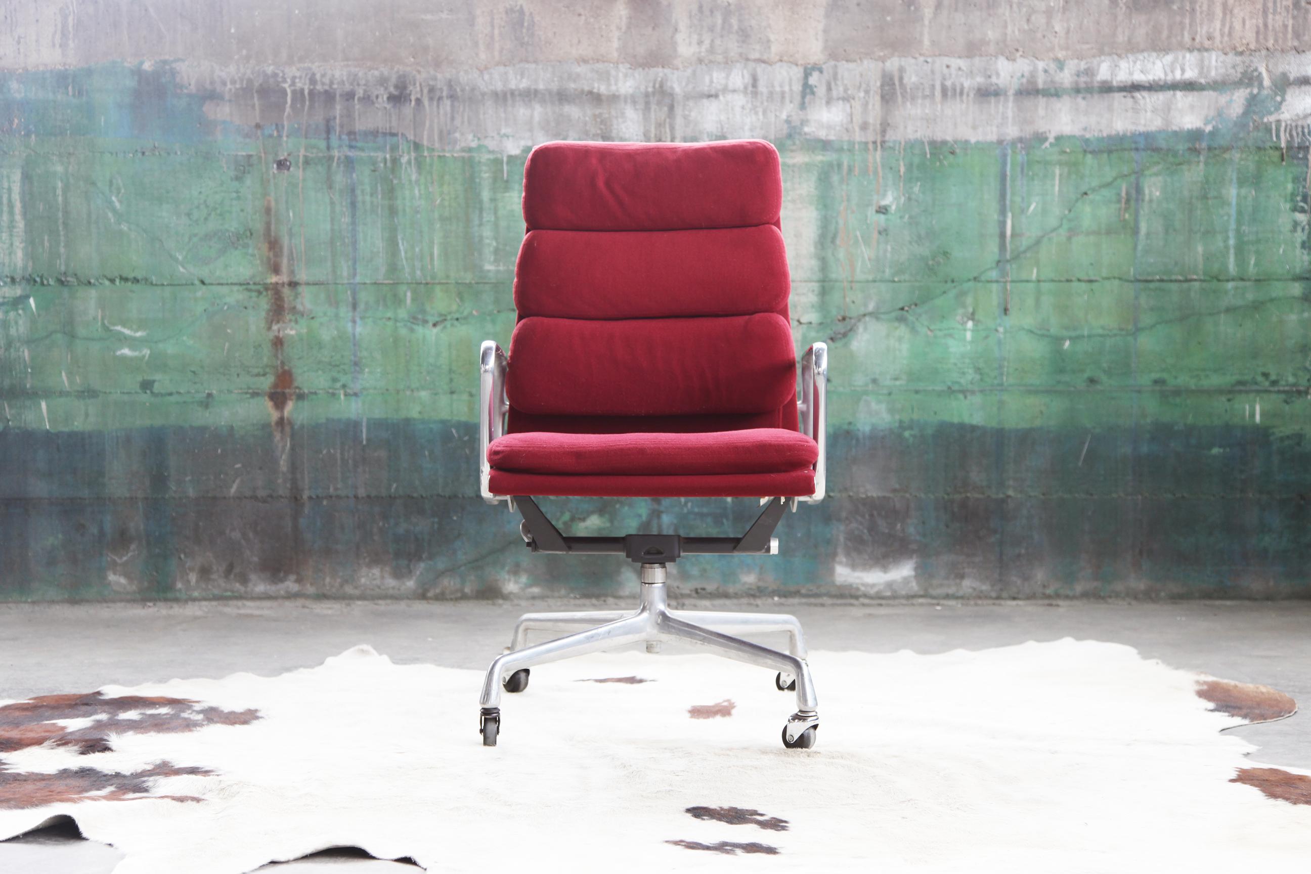 Eames Herman Miller Aluminium Liege-Bürostuhl - One Piece, 1980er Jahre (amerikanisch) im Angebot