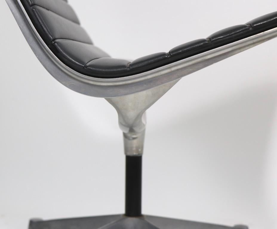 American Eames Herman Miller Aluminum Swivel Lounge Chair For Sale