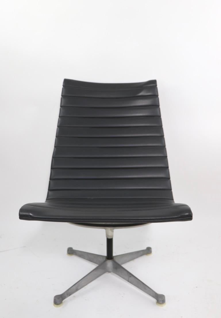 Eames Herman Miller Aluminum Swivel Lounge Chair For Sale 1