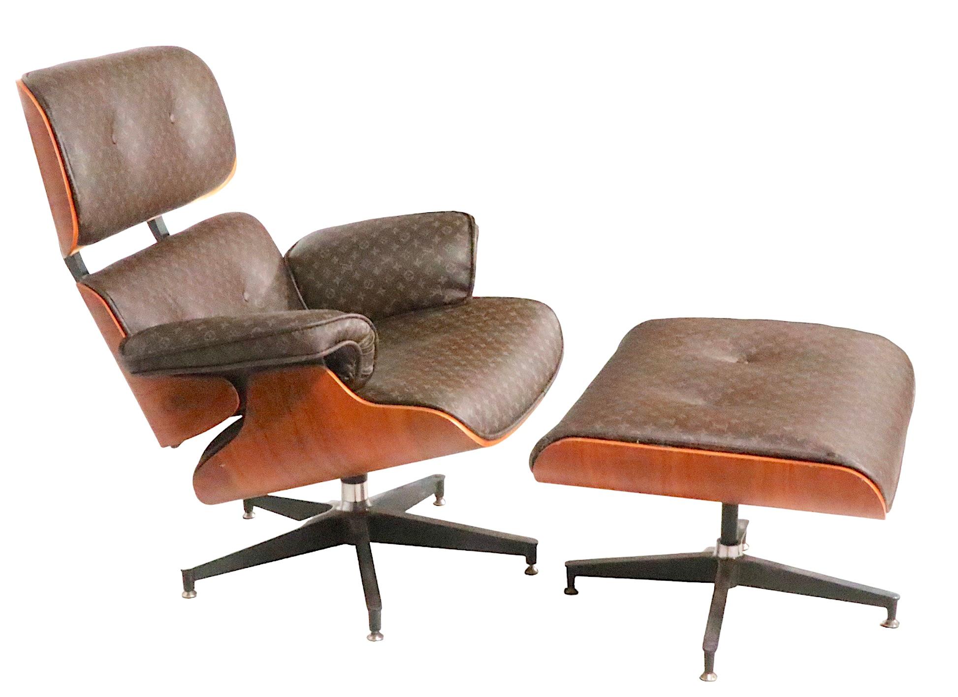  Chaise et pouf Eames Herman Miller Contura 670/671 en tissu Louis Vuitton en vente 1