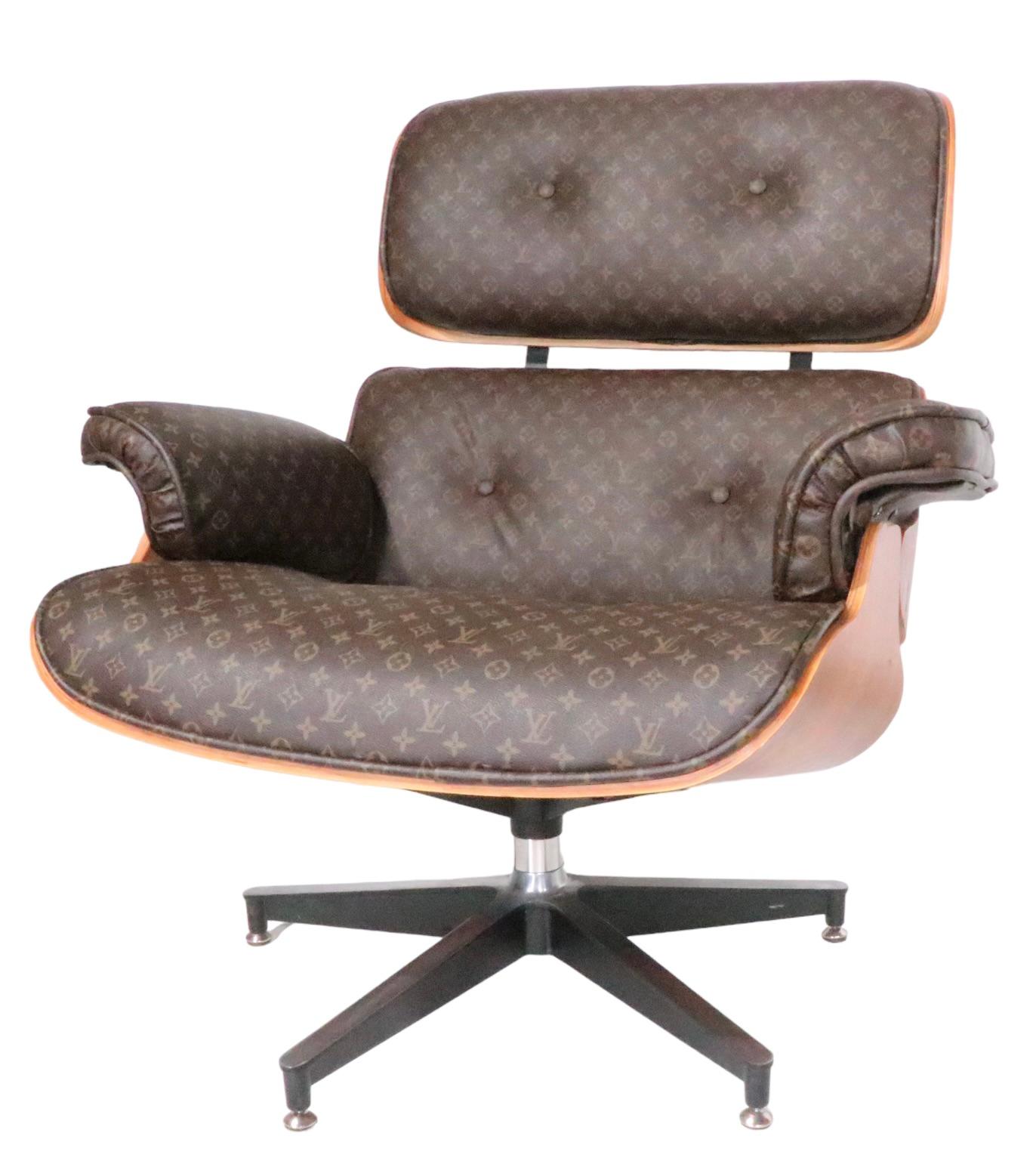 20ième siècle  Chaise et pouf Eames Herman Miller Contura 670/671 en tissu Louis Vuitton en vente