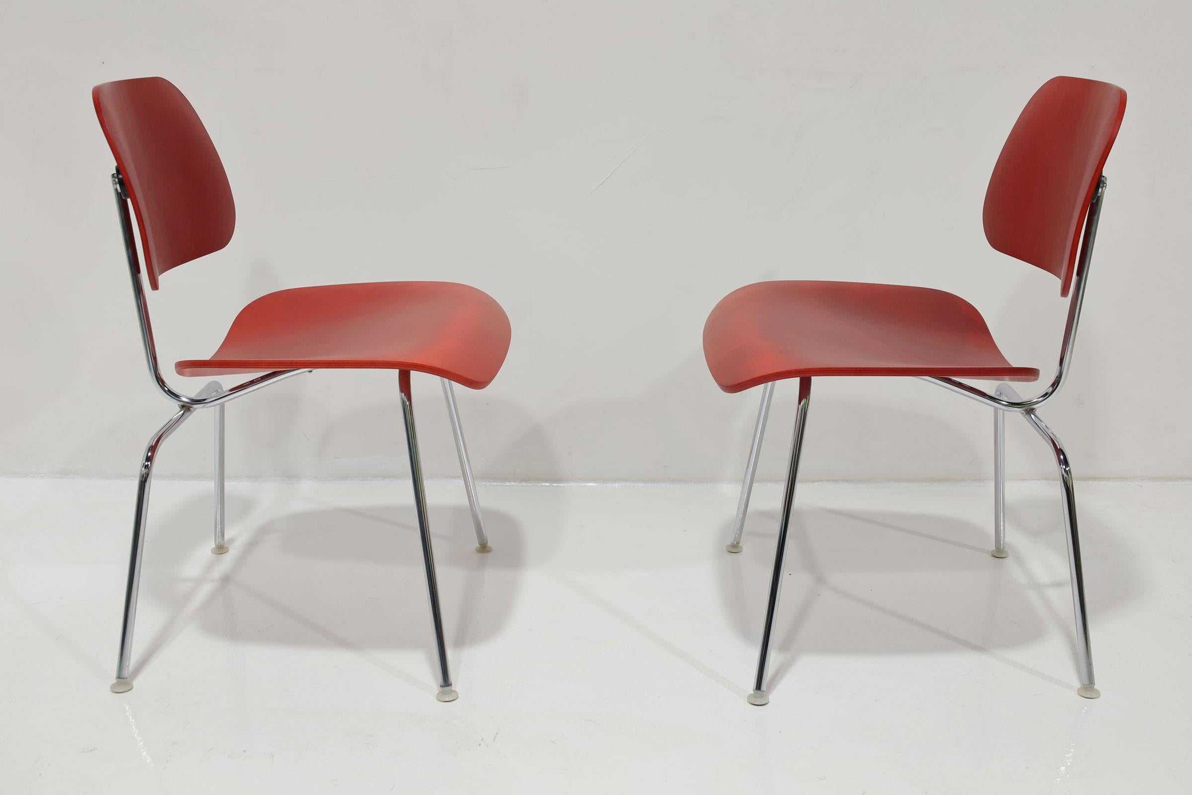 Eames Herman Miller DCM-Stühle aus rot gebeizter Birke (Moderne der Mitte des Jahrhunderts) im Angebot
