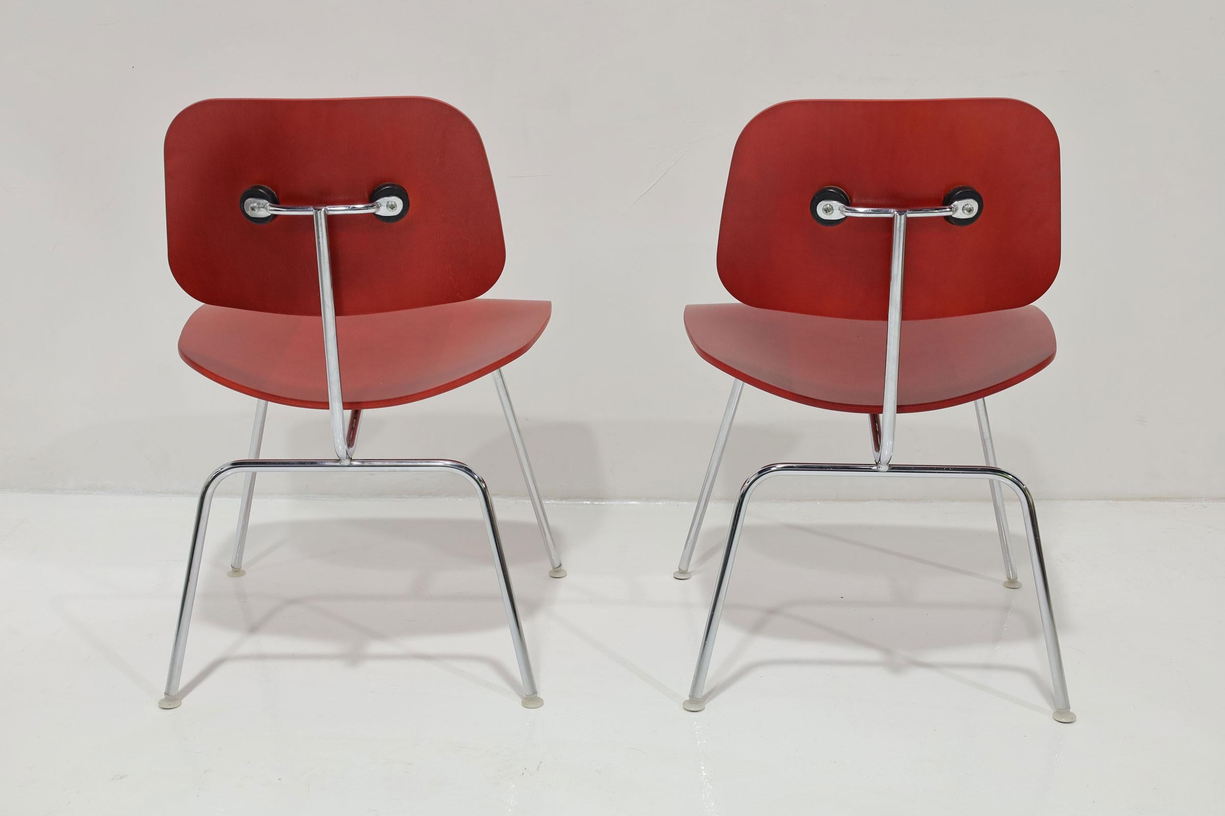 Eames Herman Miller DCM-Stühle aus rot gebeizter Birke im Zustand „Gut“ im Angebot in Dallas, TX