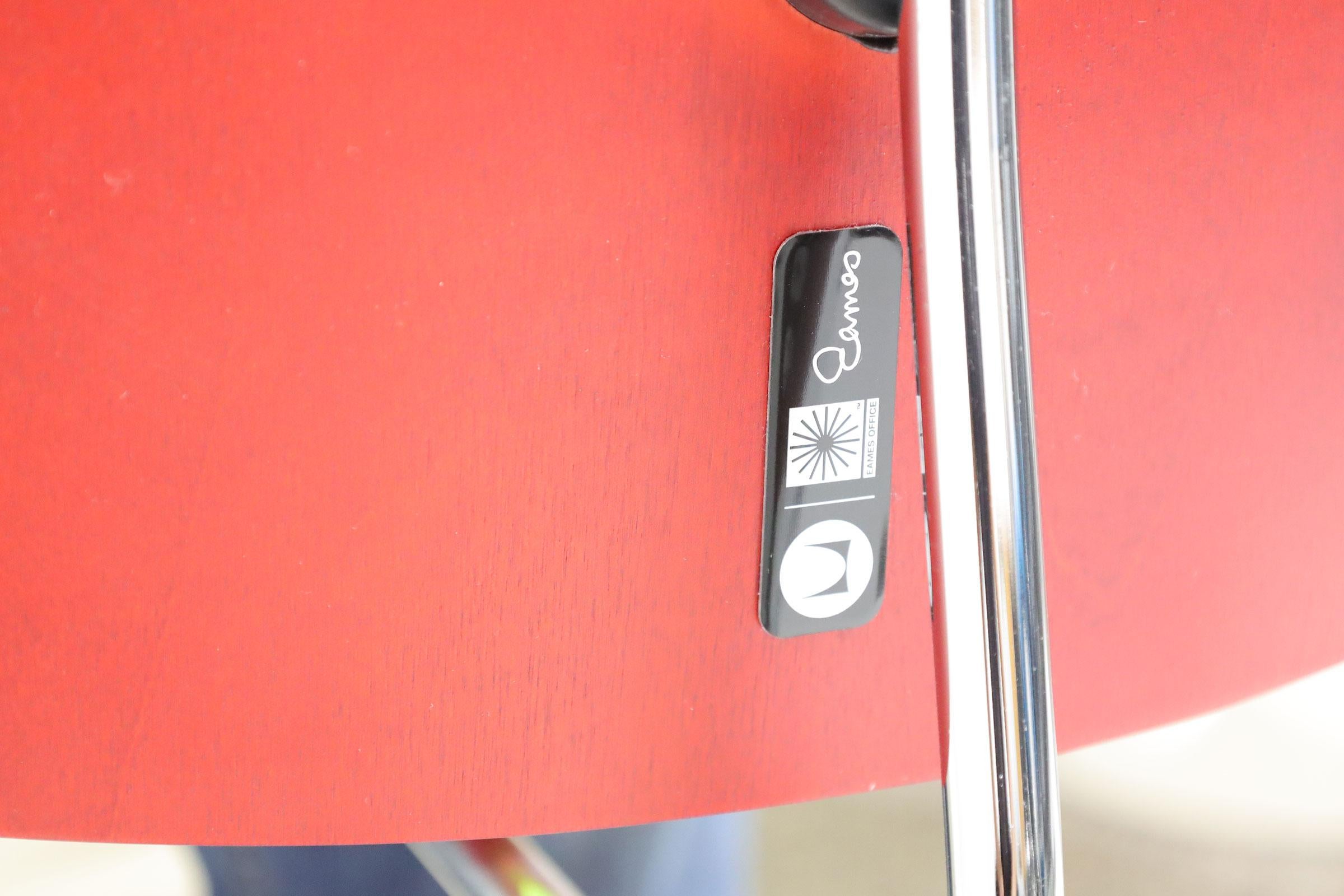 Eames Herman Miller DCM-Stühle aus rot gebeizter Birke (Stahl) im Angebot