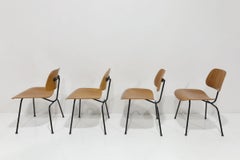 Chaises Eames Herman Miller DCM en noyer et piétements noirs