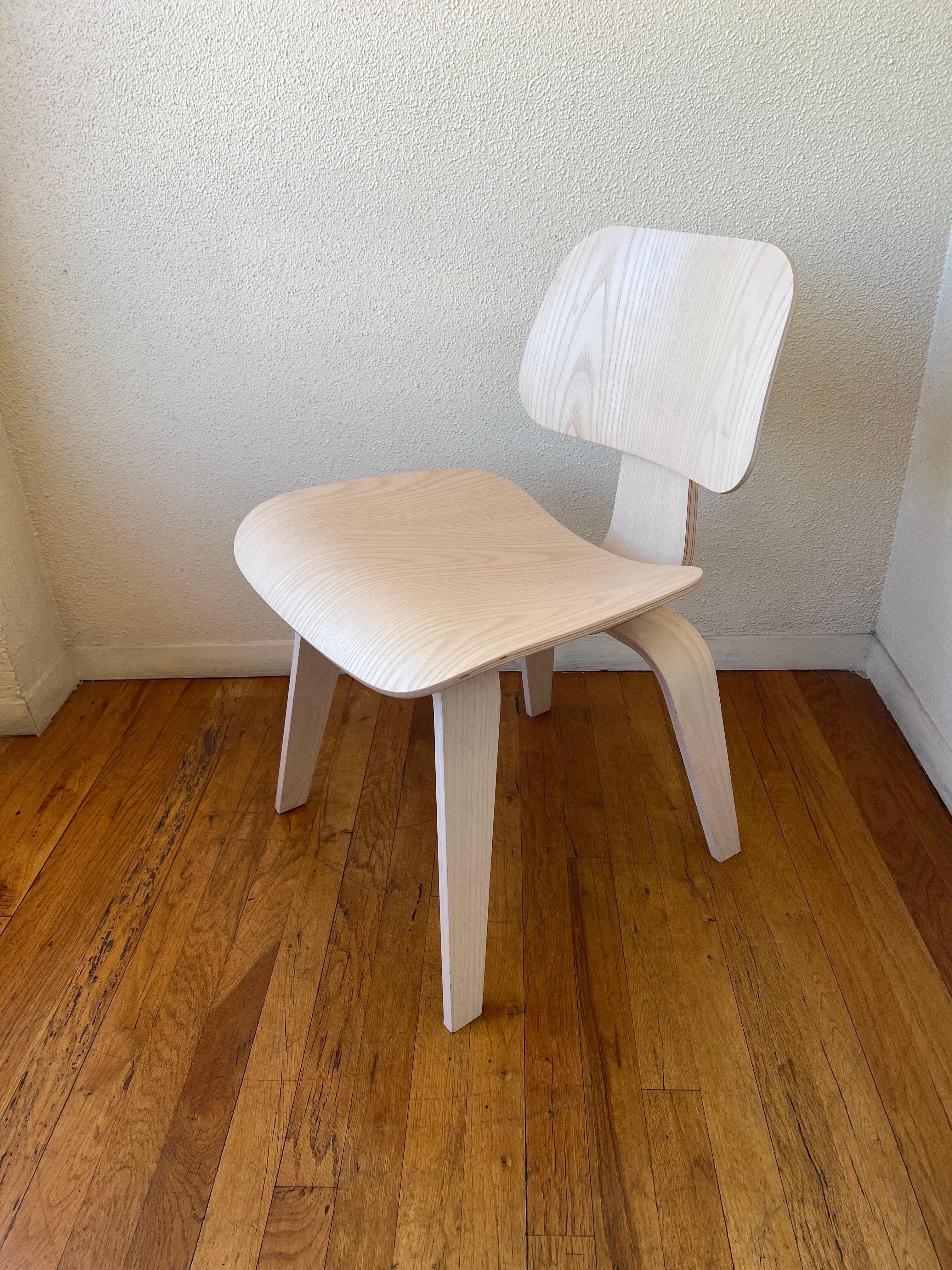 Mid-Century Modern Eames Herman Miller DCW Chair in White Ash For Sale