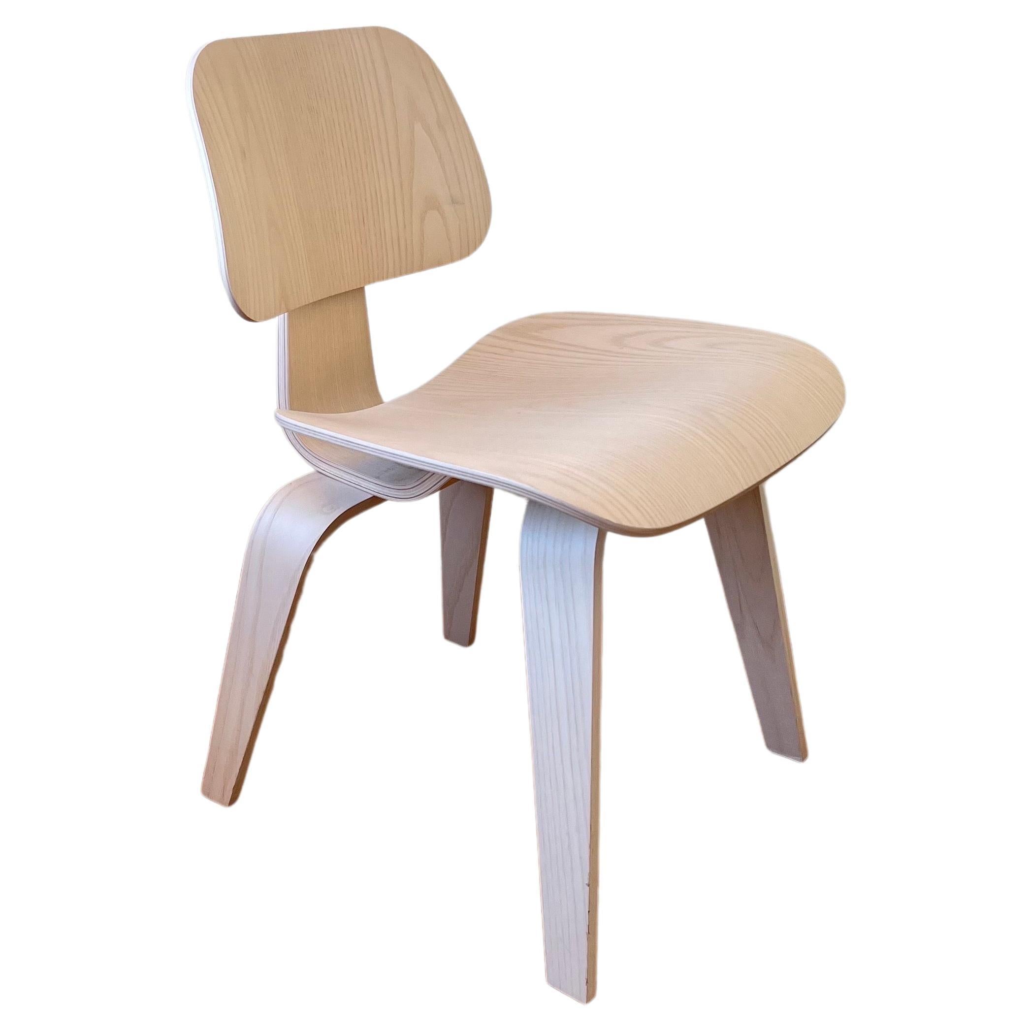 Eames Herman Miller DCW Chair in White Ash For Sale