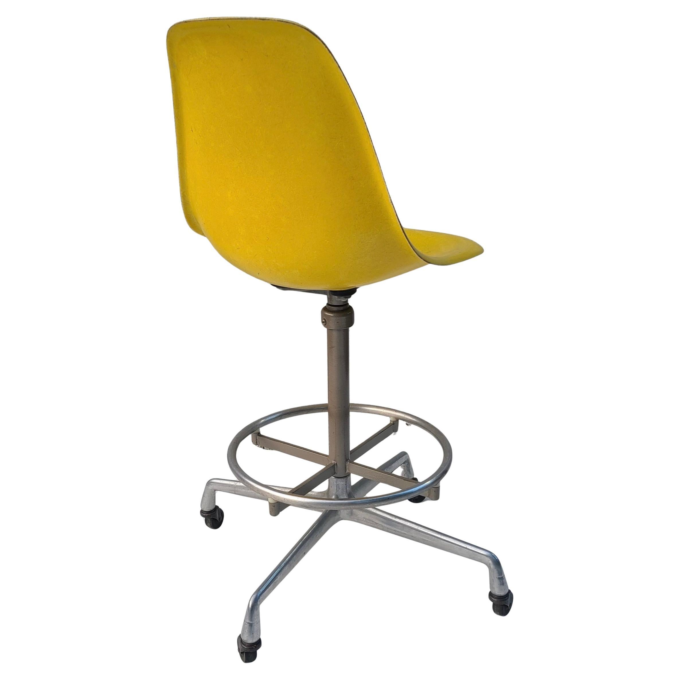 Eames Herman Miller Drafting Stool Shell Chair im Zustand „Gut“ im Angebot in Fraser, MI