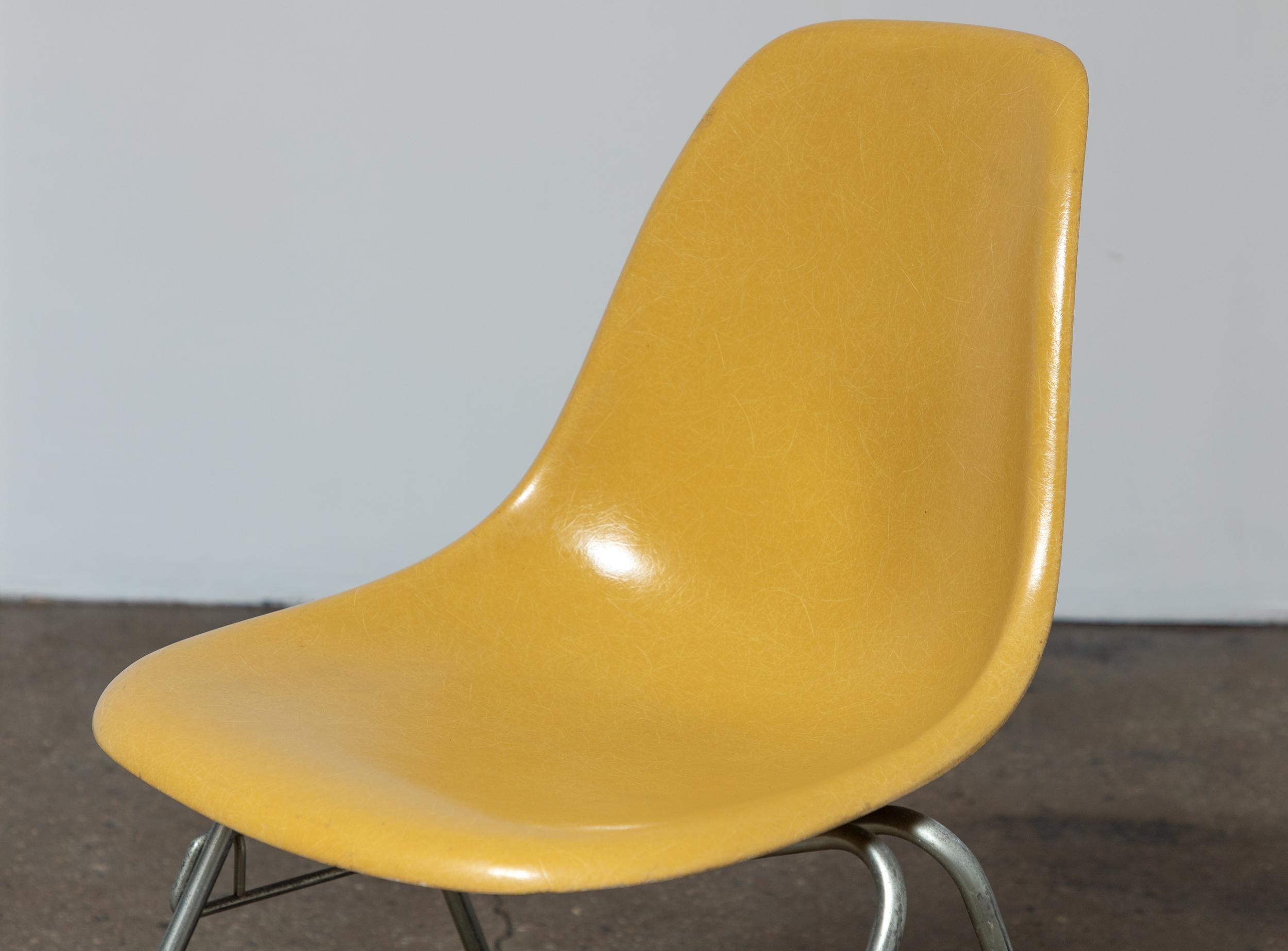 Eames Herman Miller DSS jaune ocre moutarde vintage  Chaises à coque en fibre de verre 2