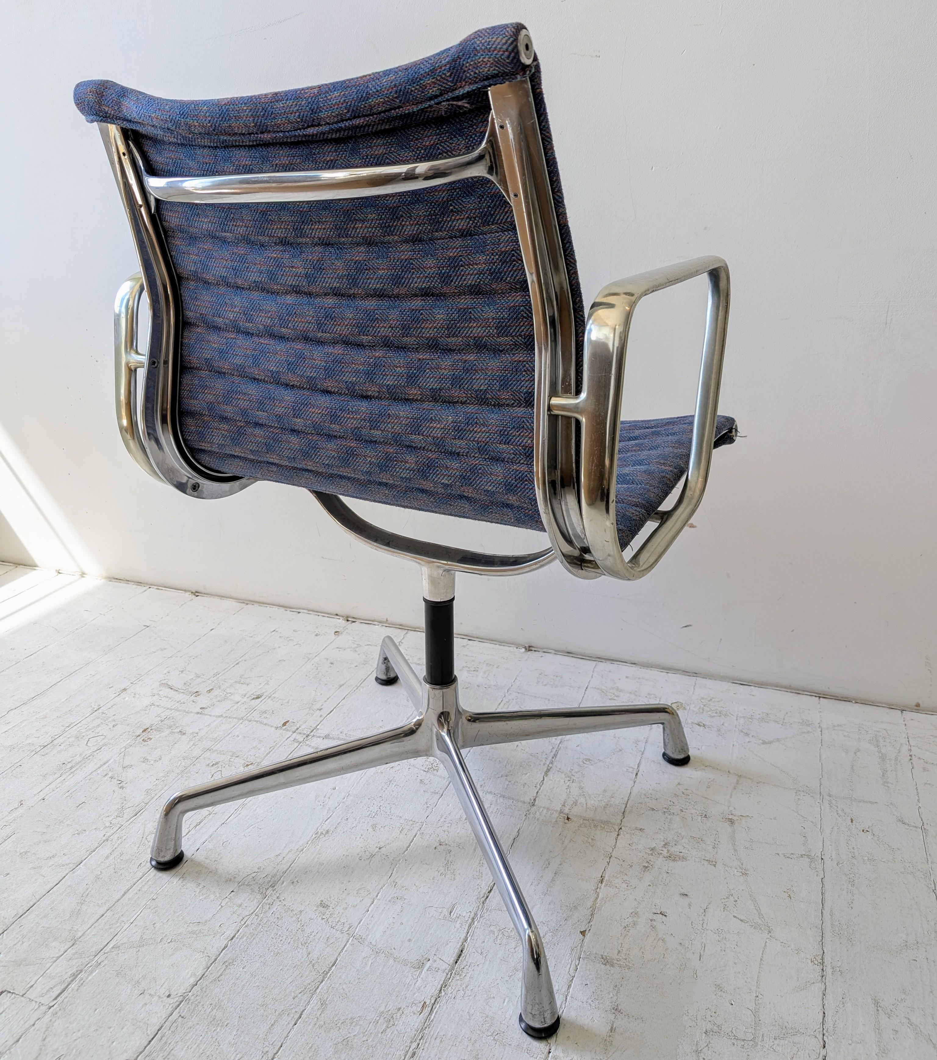 Eames Herman Miller EA108 Dreh-Schreibtischstühle, USA 1970er Jahre. Zwei verfügbar im Angebot 4