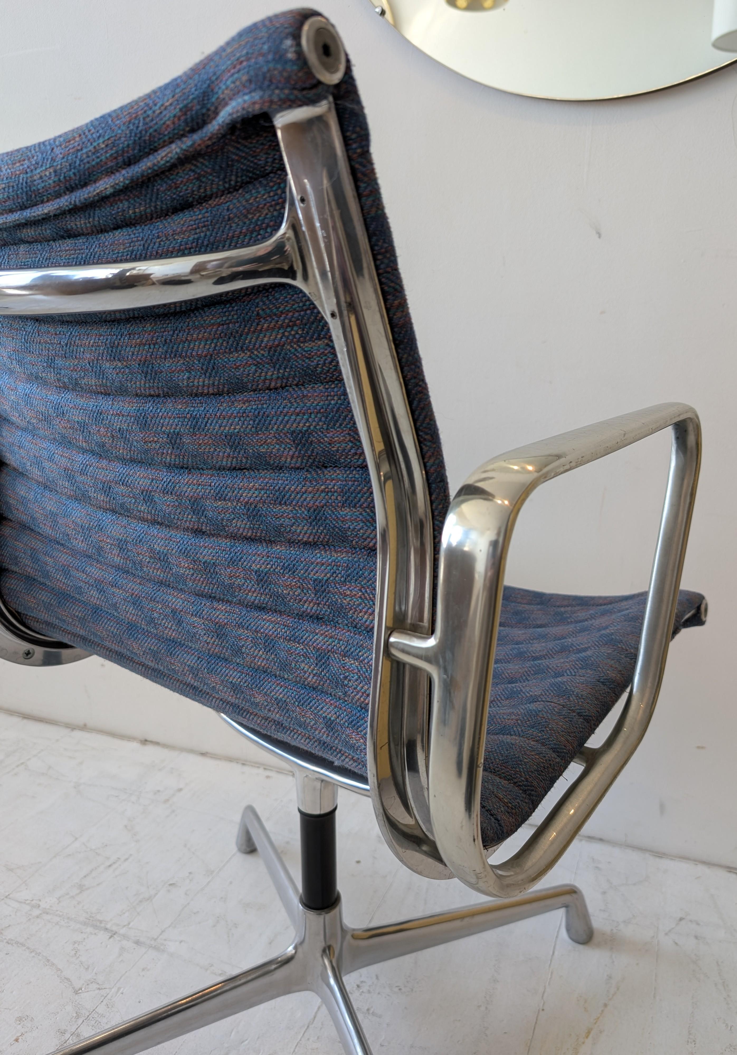 Eames Herman Miller EA108 Dreh-Schreibtischstühle, USA 1970er Jahre. Zwei verfügbar im Angebot 6