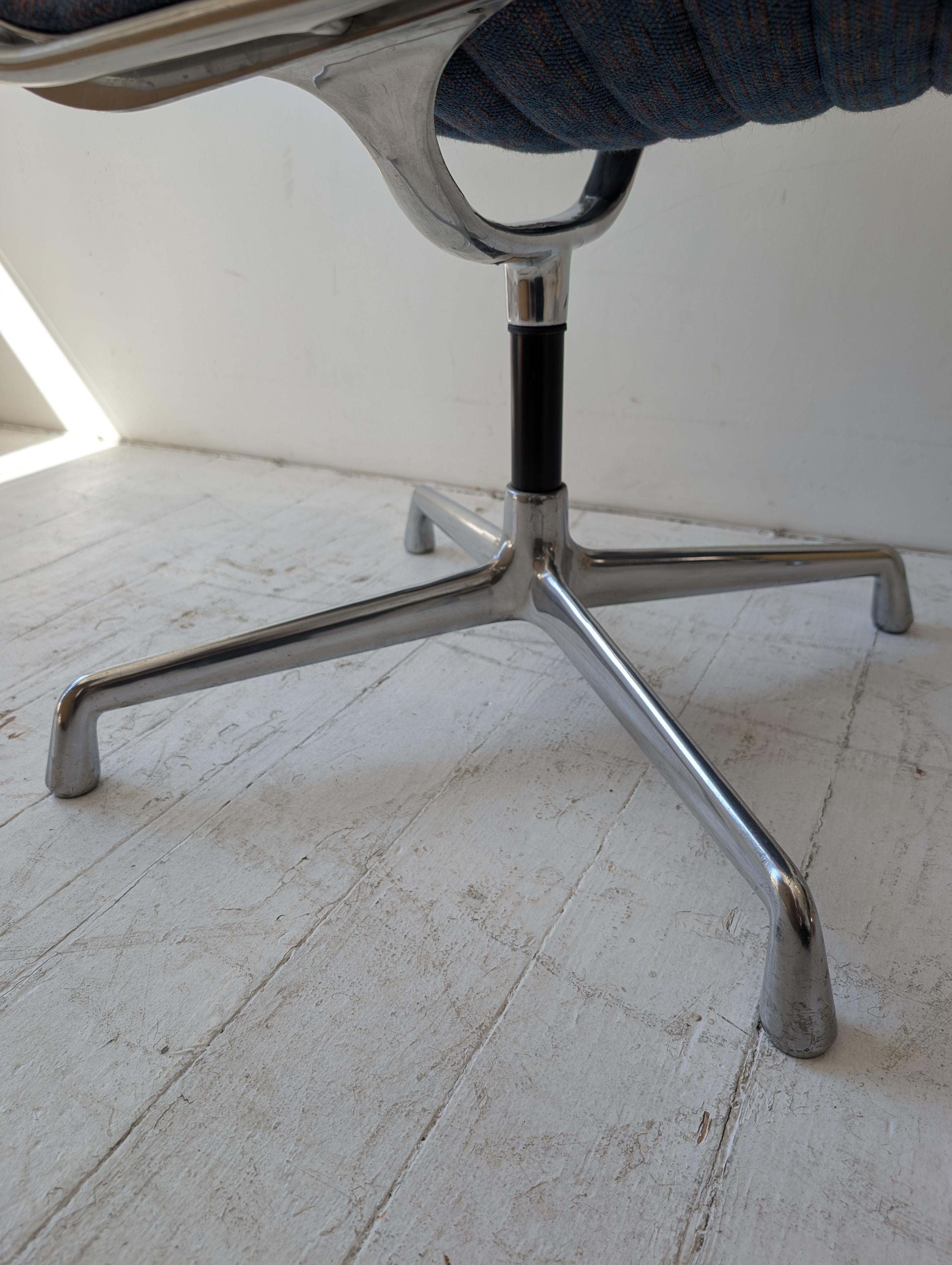 Eames Herman Miller EA108 Dreh-Schreibtischstühle, USA 1970er Jahre. Zwei verfügbar im Angebot 9