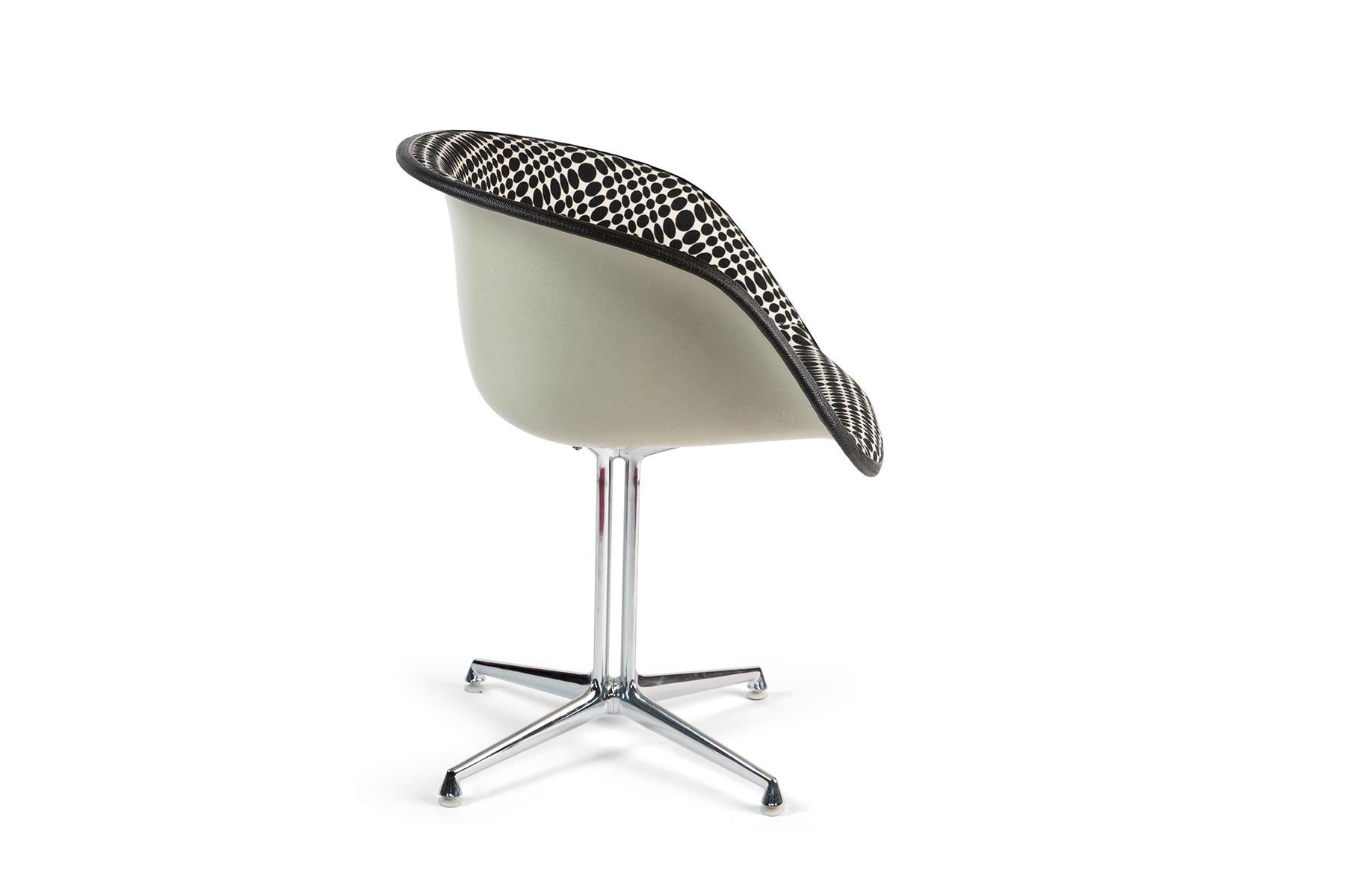 Nord-américain Fauteuils Eames Herman Miller La Fonda avec motif en tissu Op Art 