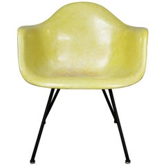 Eames Herman Miller LAX Muschelstuhl aus Fiberglas mit X-Sockel und Zenith-Seilkante