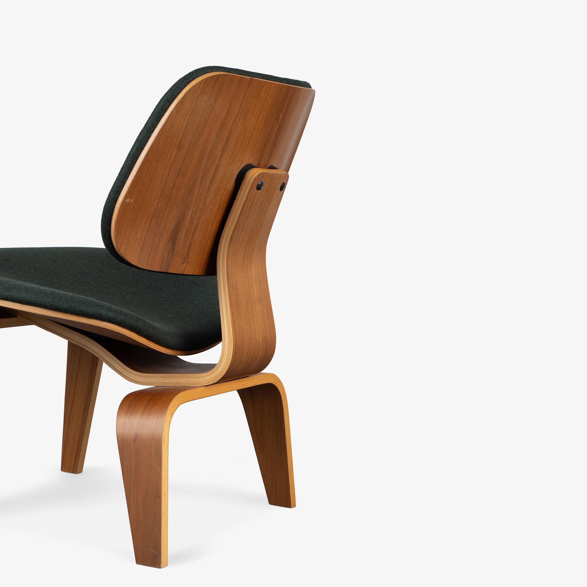Paire de chaises longues Eames Herman Miller LCW en laine vert forêt britannique en vente 5