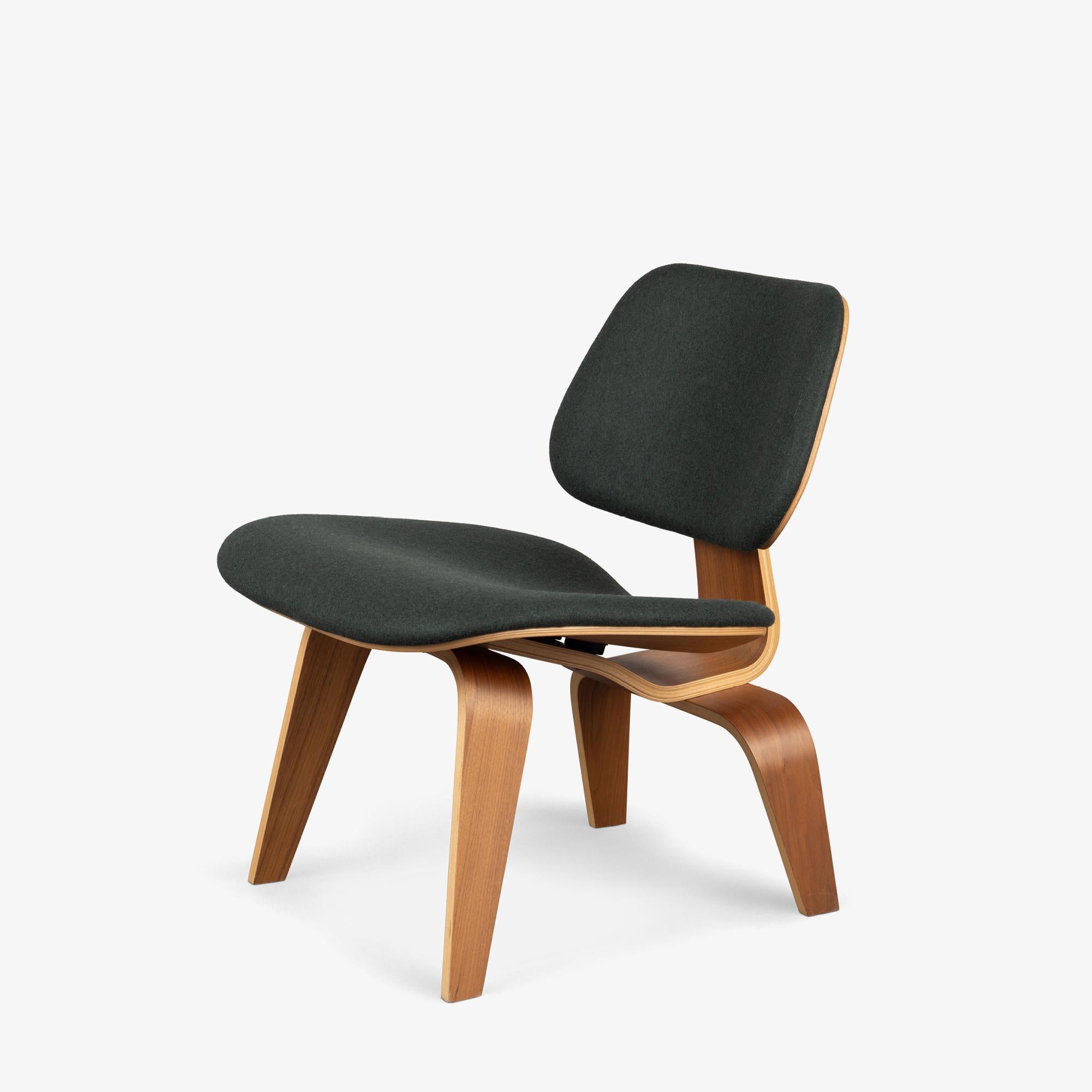 Mid-Century Modern Paire de chaises longues Eames Herman Miller LCW en laine vert forêt britannique en vente
