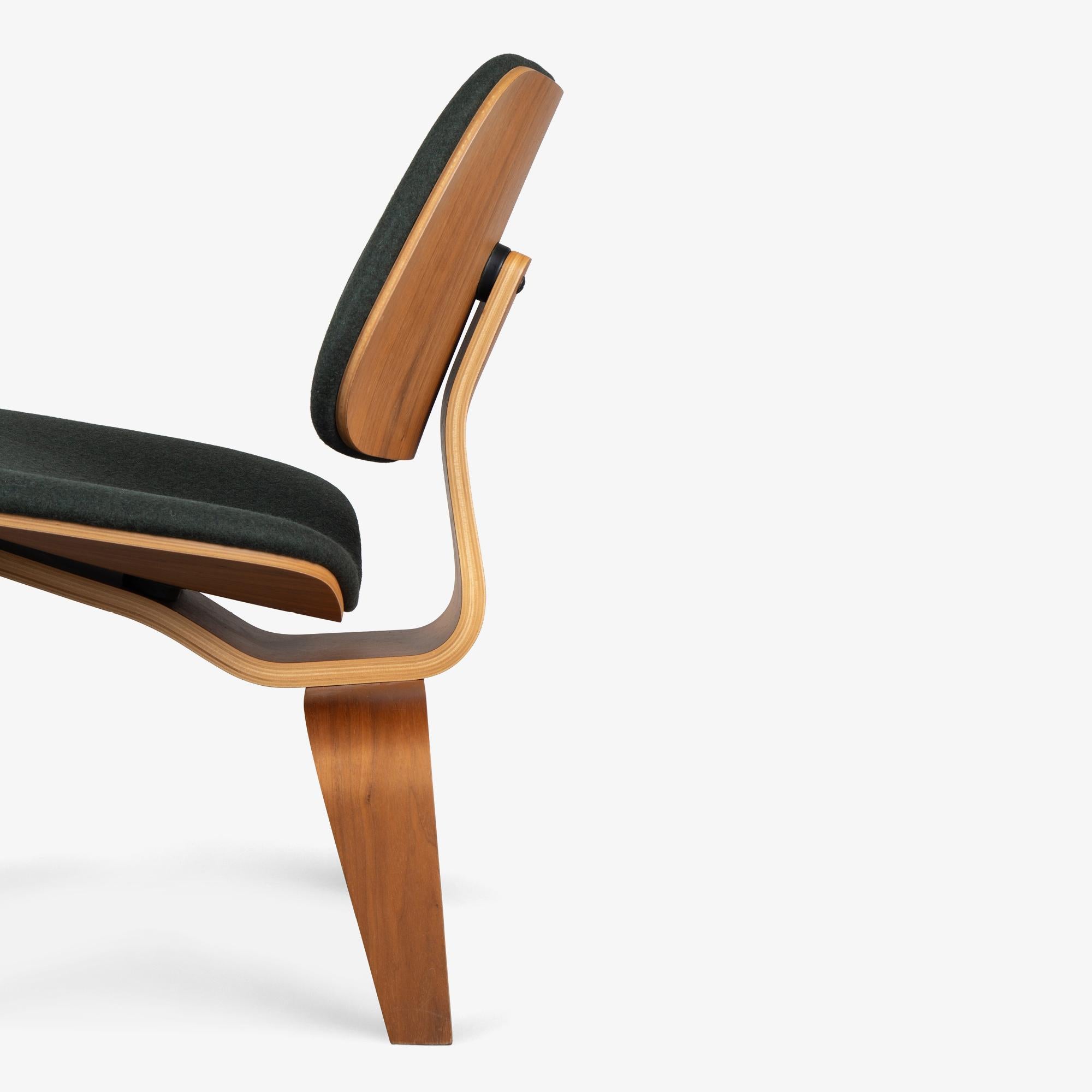 Paire de chaises longues Eames Herman Miller LCW en laine vert forêt britannique en vente 1