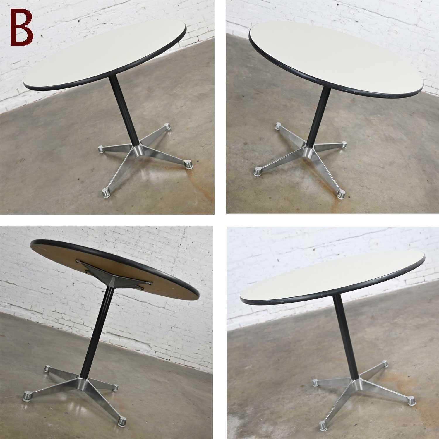 Stratifié Tables de groupe en aluminium noir et blanc à base contractuelle Eames Herman Miller MCM  en vente