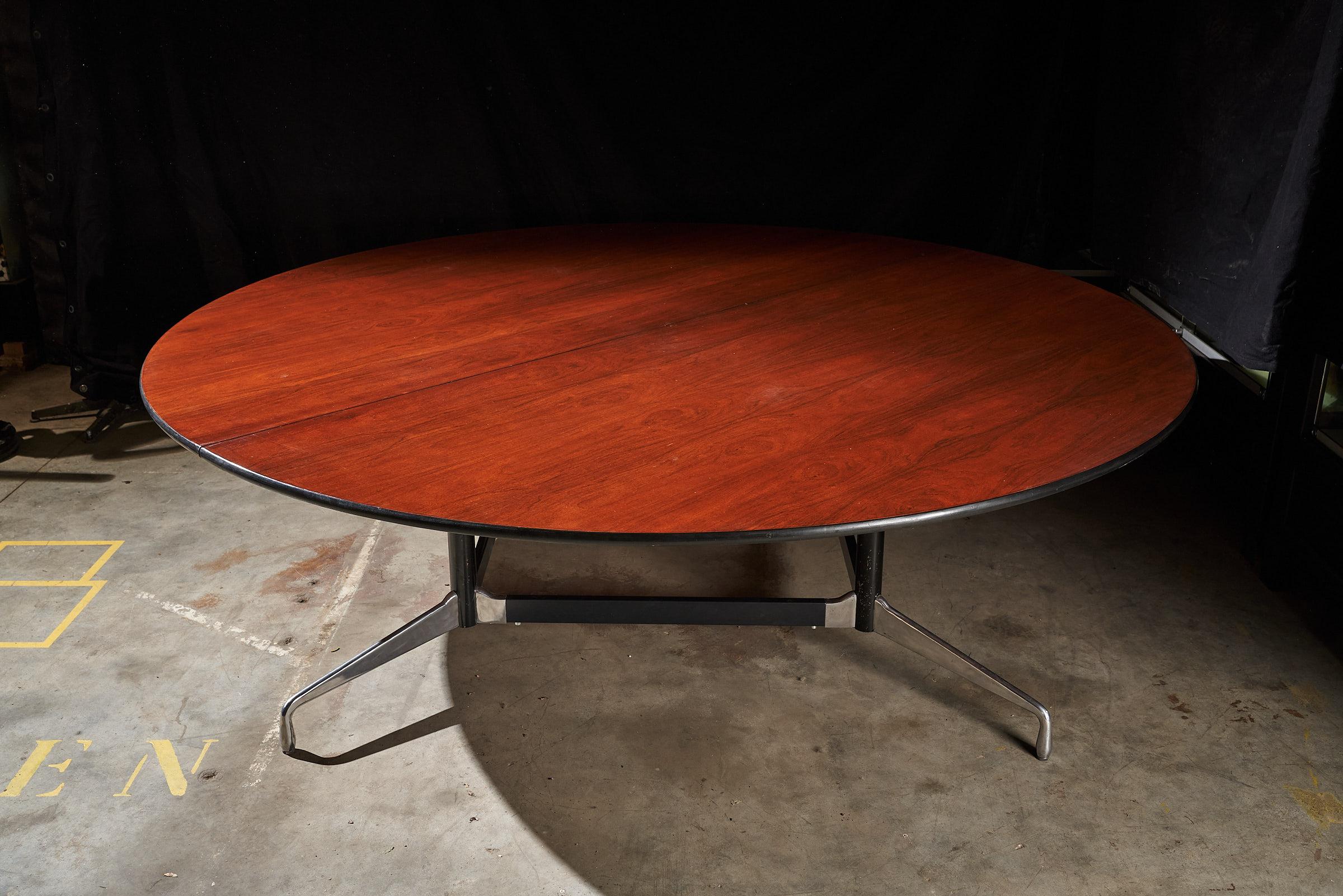 Mid-Century Modern Table de conférence Eames Herman Miller du milieu du siècle dernier, des années 1960, diamètre 245 cm en vente